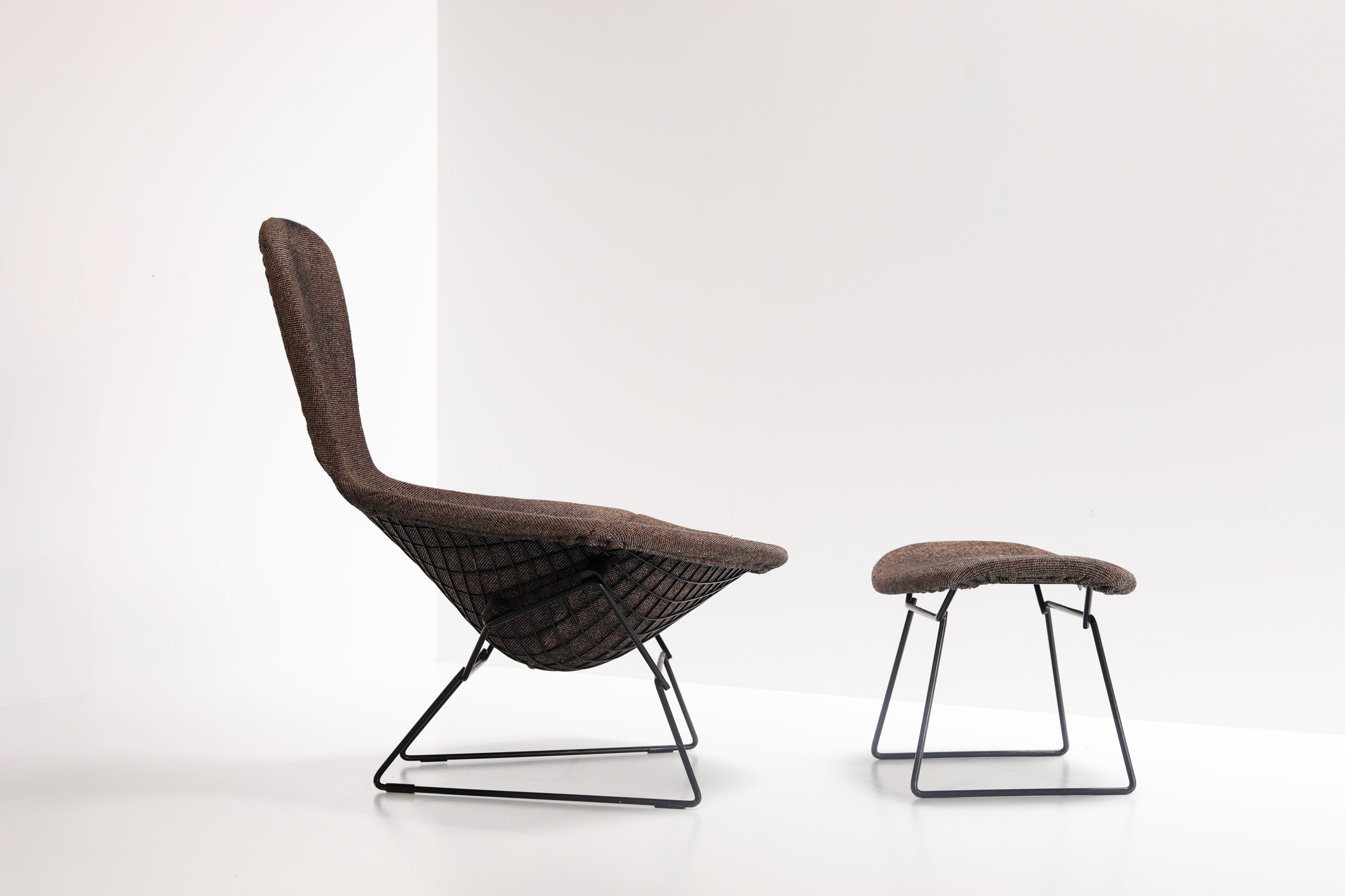 VINTAGE BERTOIA BIRD CHAIR + BIJHORENDE POEF