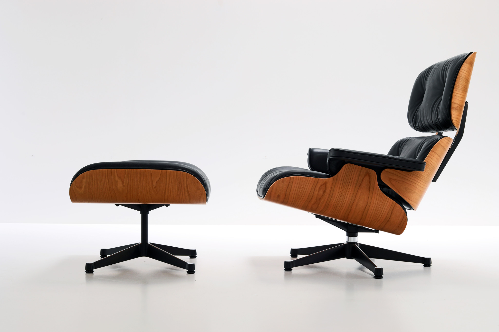 EAMES LOUNGE CHAIR & OTTOMAN VITRA, XL edition