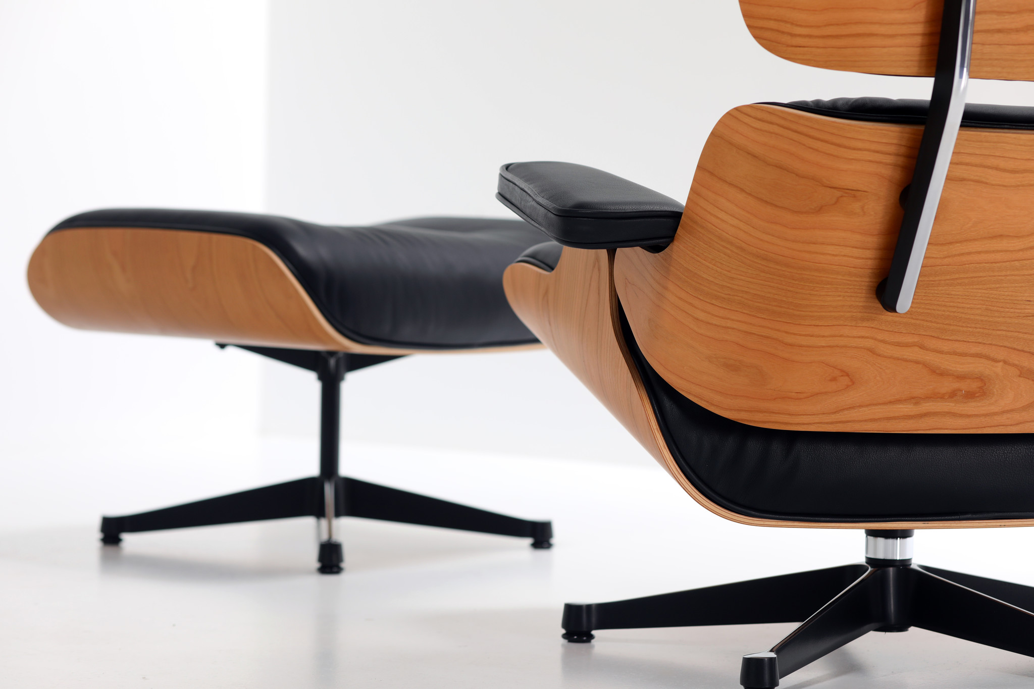 EAMES LOUNGE CHAIR & OTTOMAN VITRA, XL editie