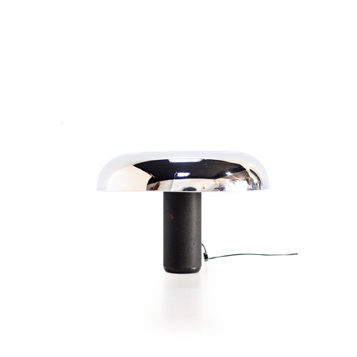 "Approximately" table lamp for Lumenform