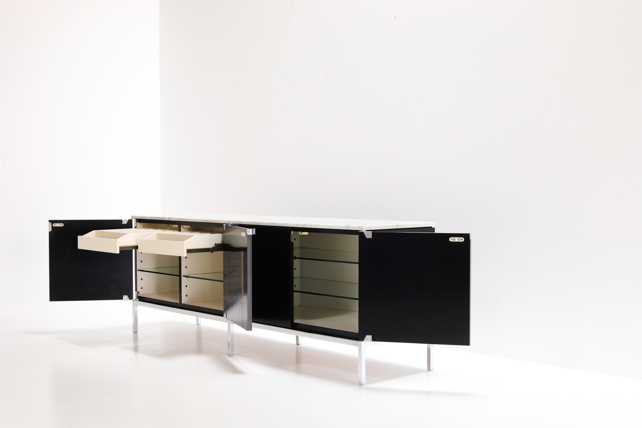 KNOLL CREDENZA ONTWORPEN DOOR FLORENCE KNOLL, 1961