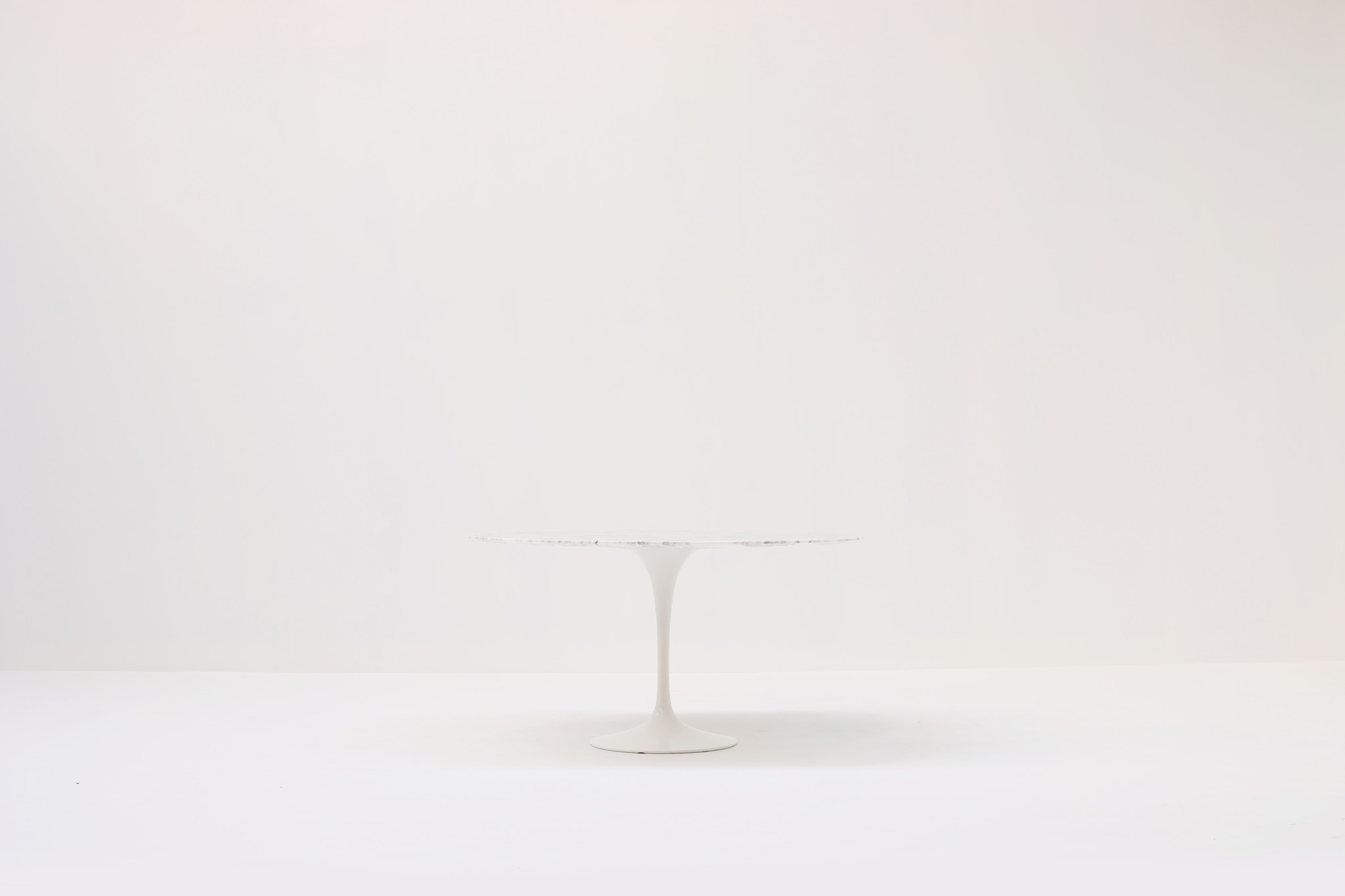 Marmeren Knoll Tulip tafel ontworpen door Eero Saarinen