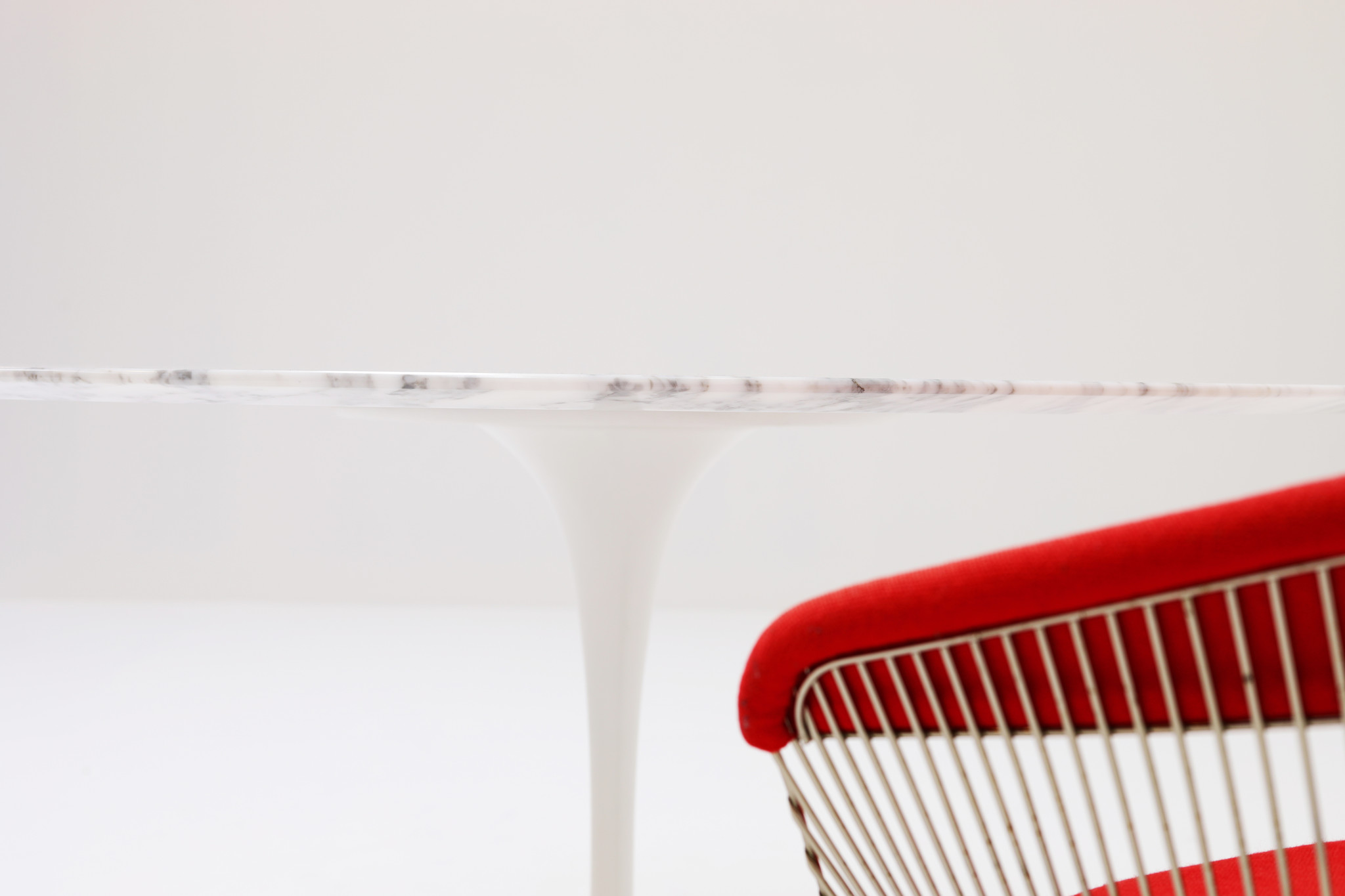 Marble Knoll Tulip table designed by Eero Saarinen