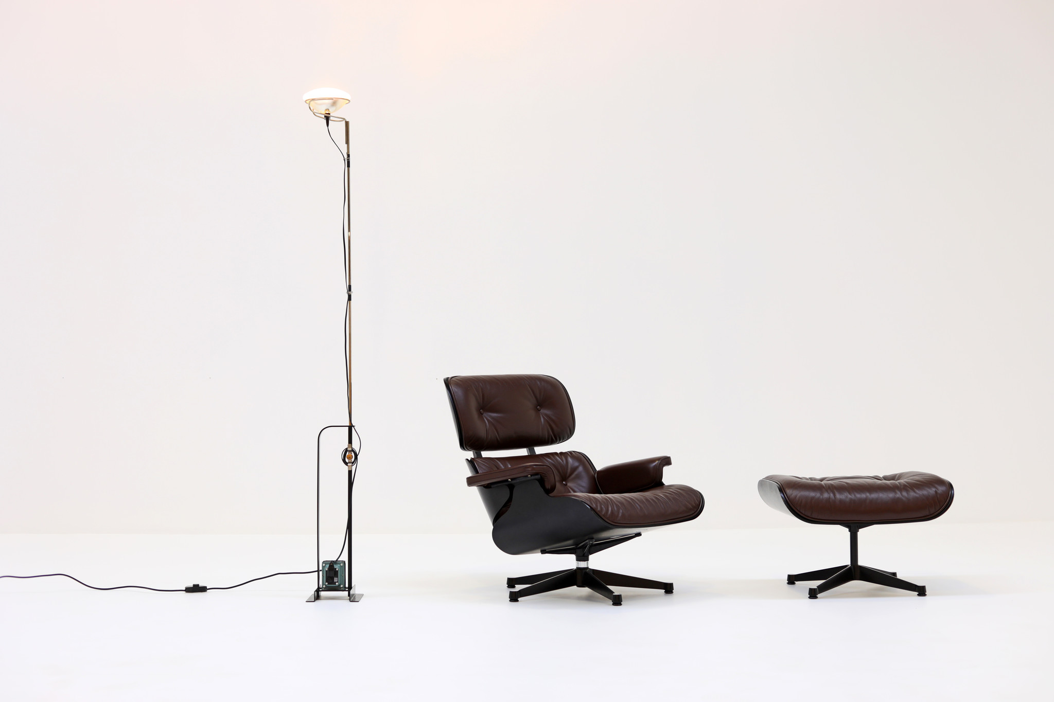 EAMES LOUNGE CHAIR & OTTOMAN VITRA