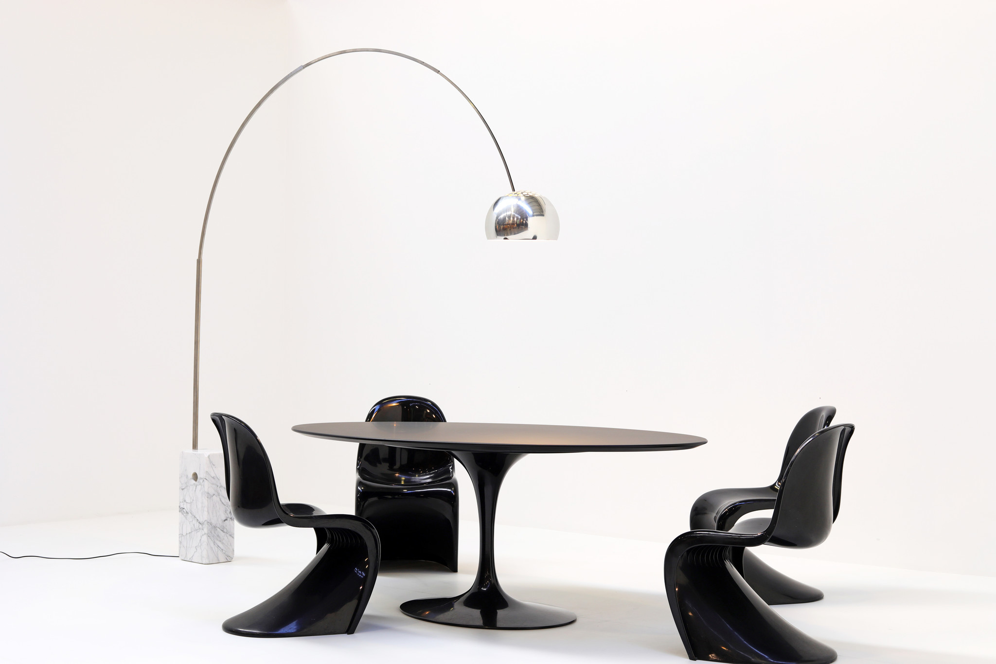 TABLE OVALE EERO SAARINEN AVEC STRATIFIÉ POUR KNOLL