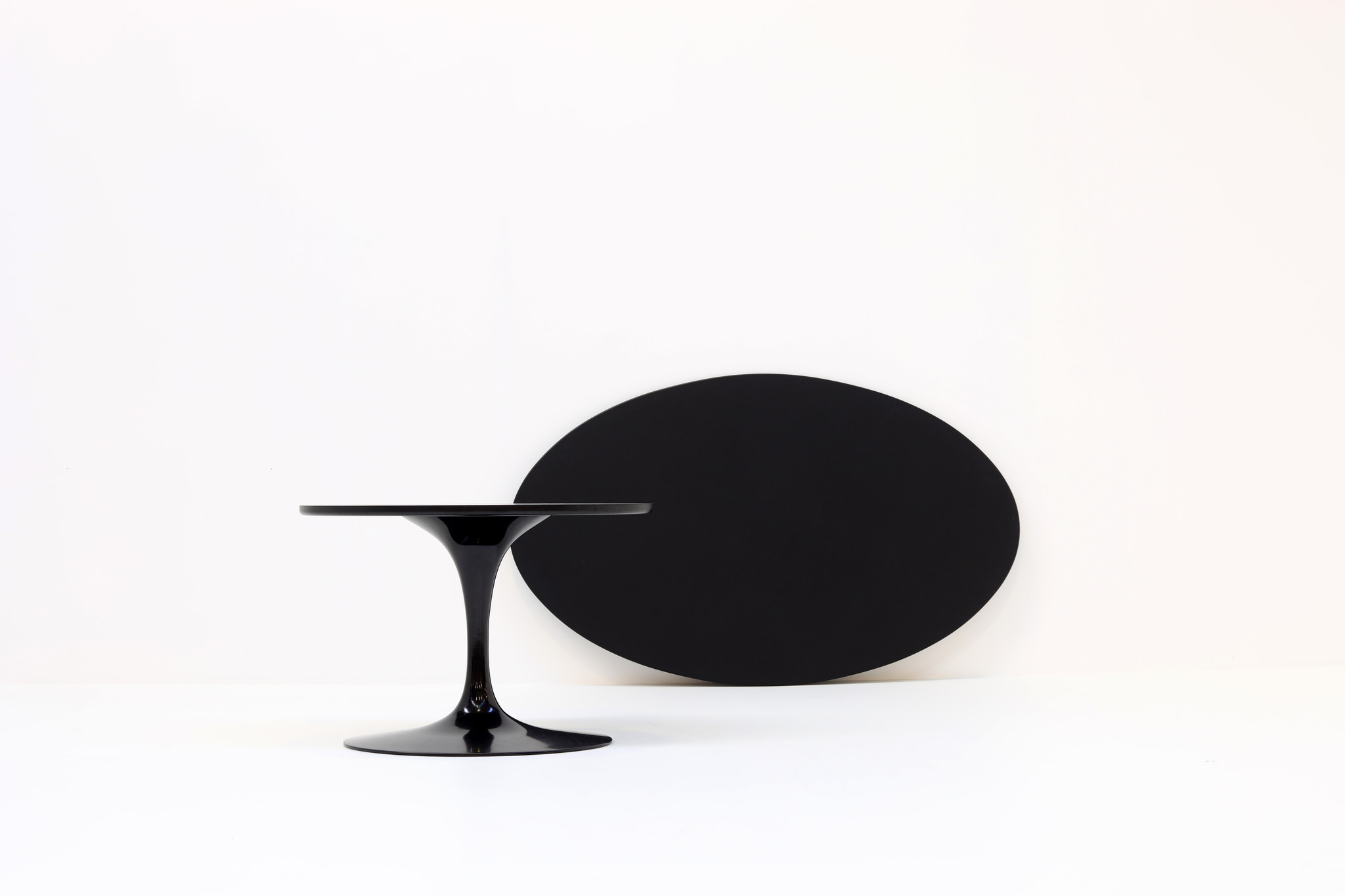 TABLE OVALE EERO SAARINEN AVEC STRATIFIÉ POUR KNOLL