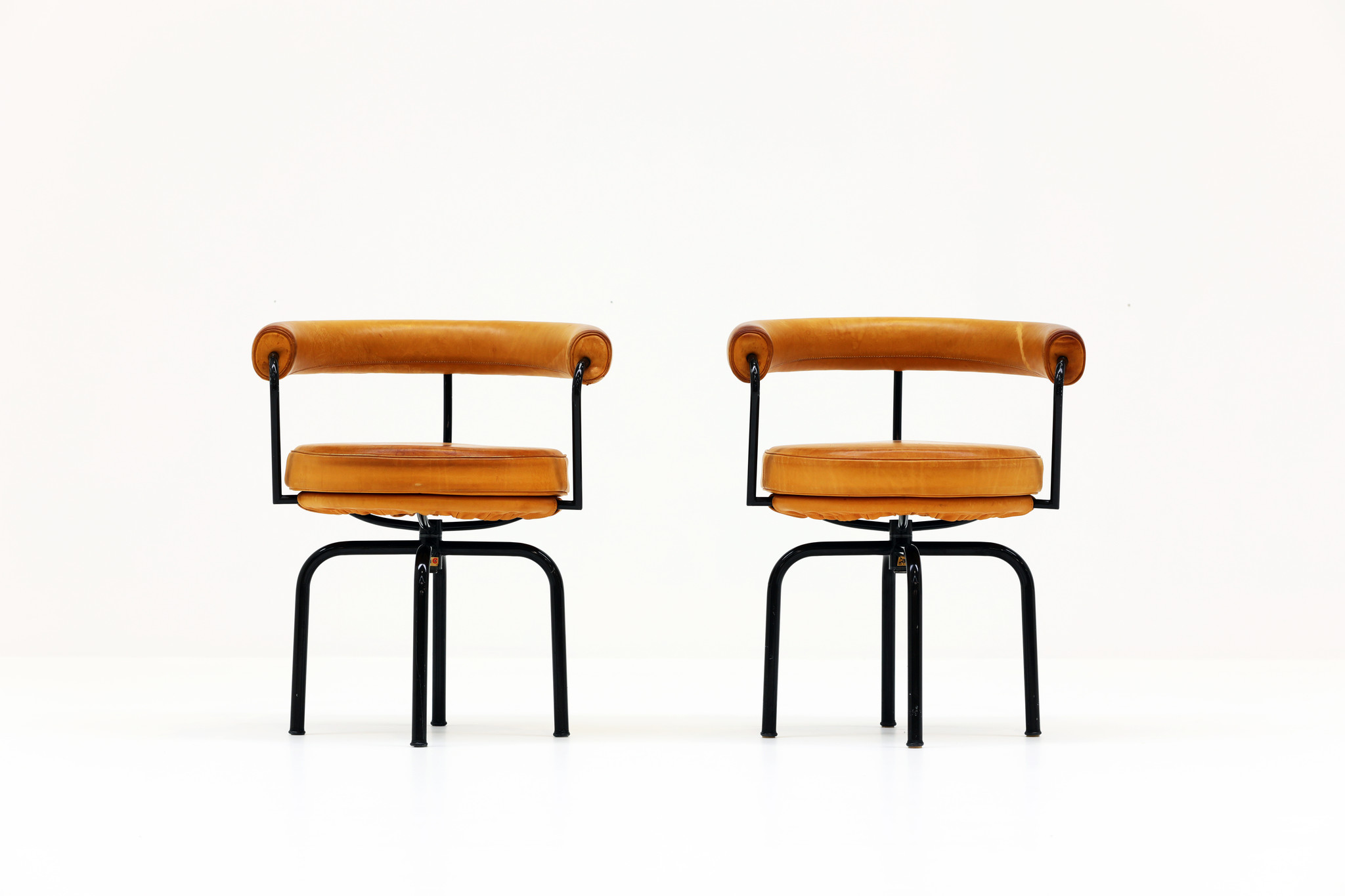 Vintage LC7 draaifauteuils van Le Corbusier, Perriand Jeanneret voor Cassina