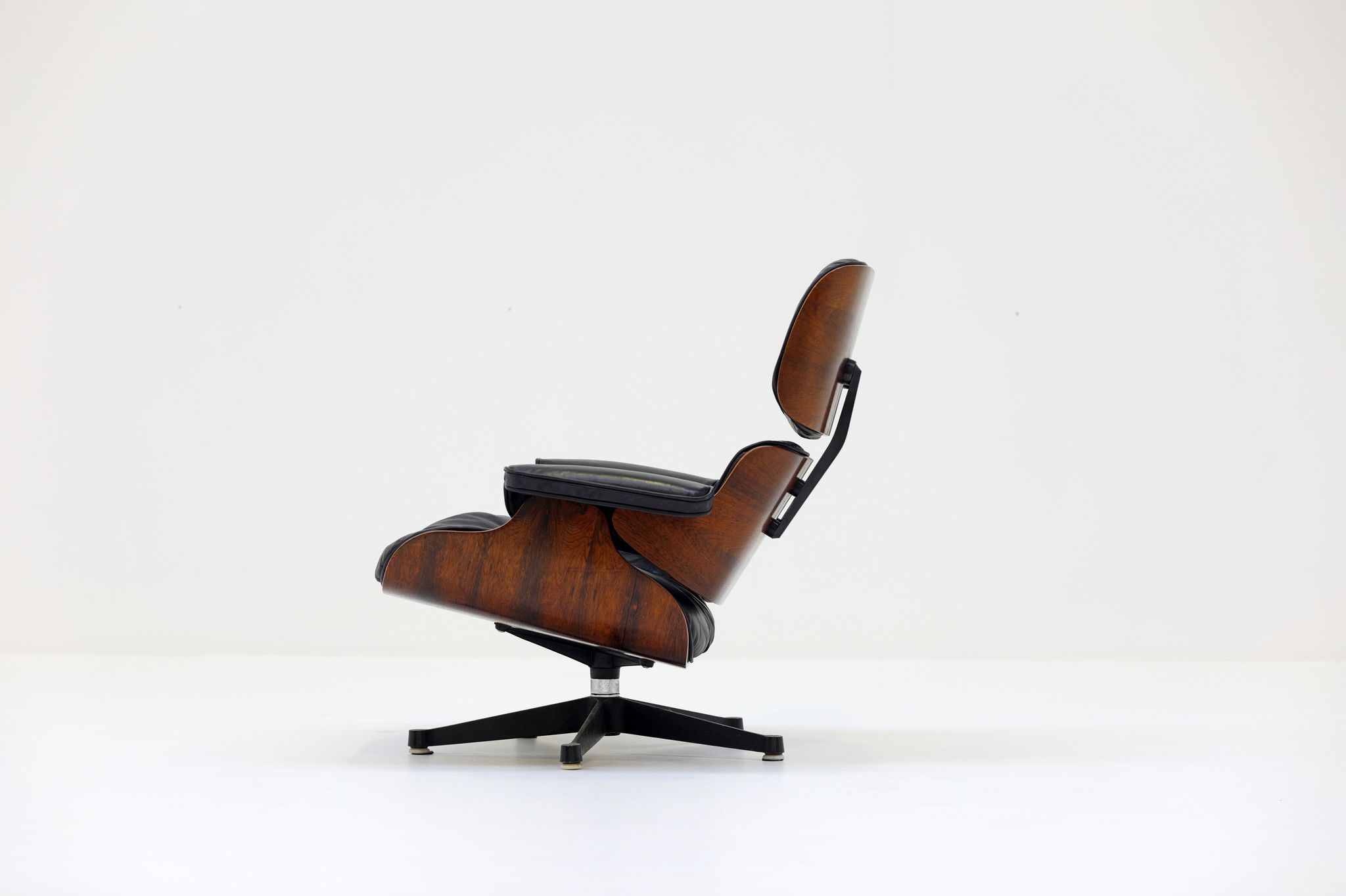 Vintage Eames Lounge Chair Rose-wood, 1960's