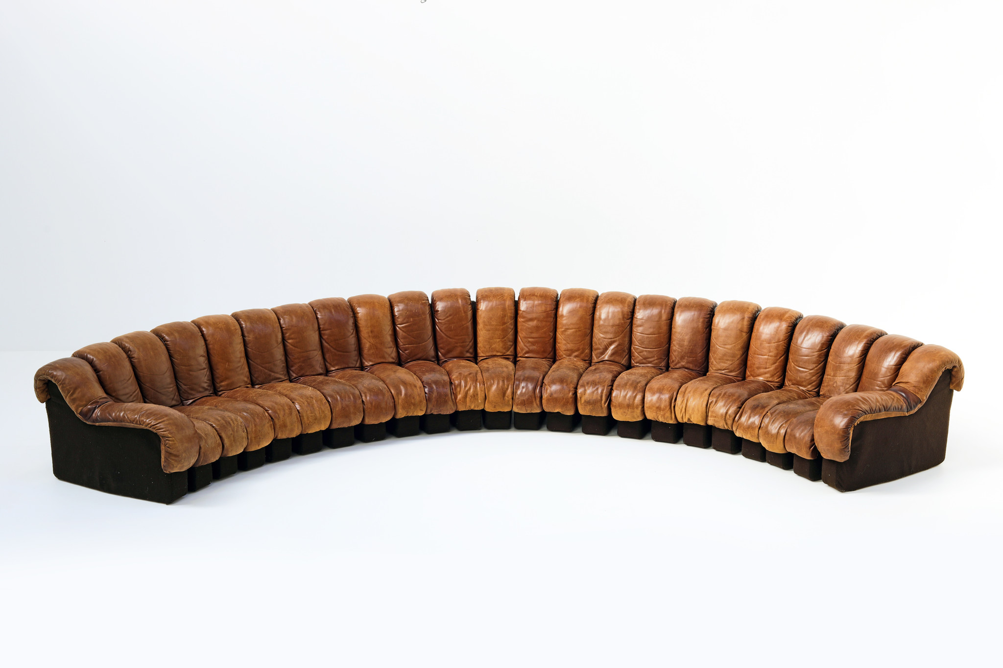 De iconische "Snake sofa" De Sede DS600