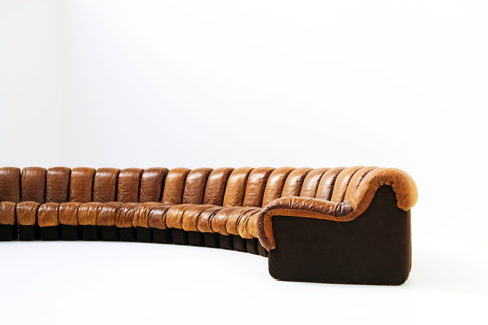 De iconische "Snake sofa" De Sede DS600