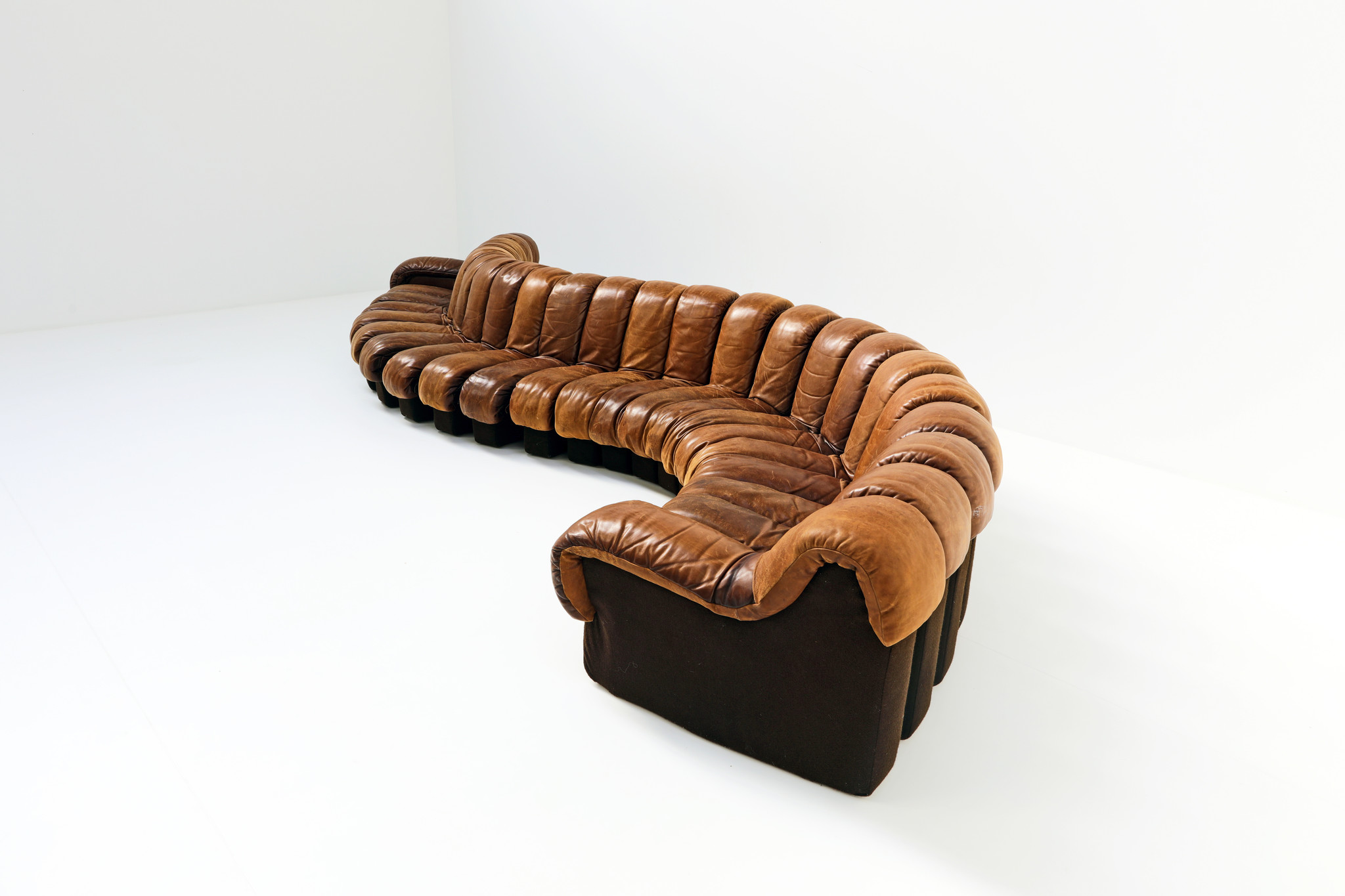 De iconische "Snake sofa" De Sede DS600