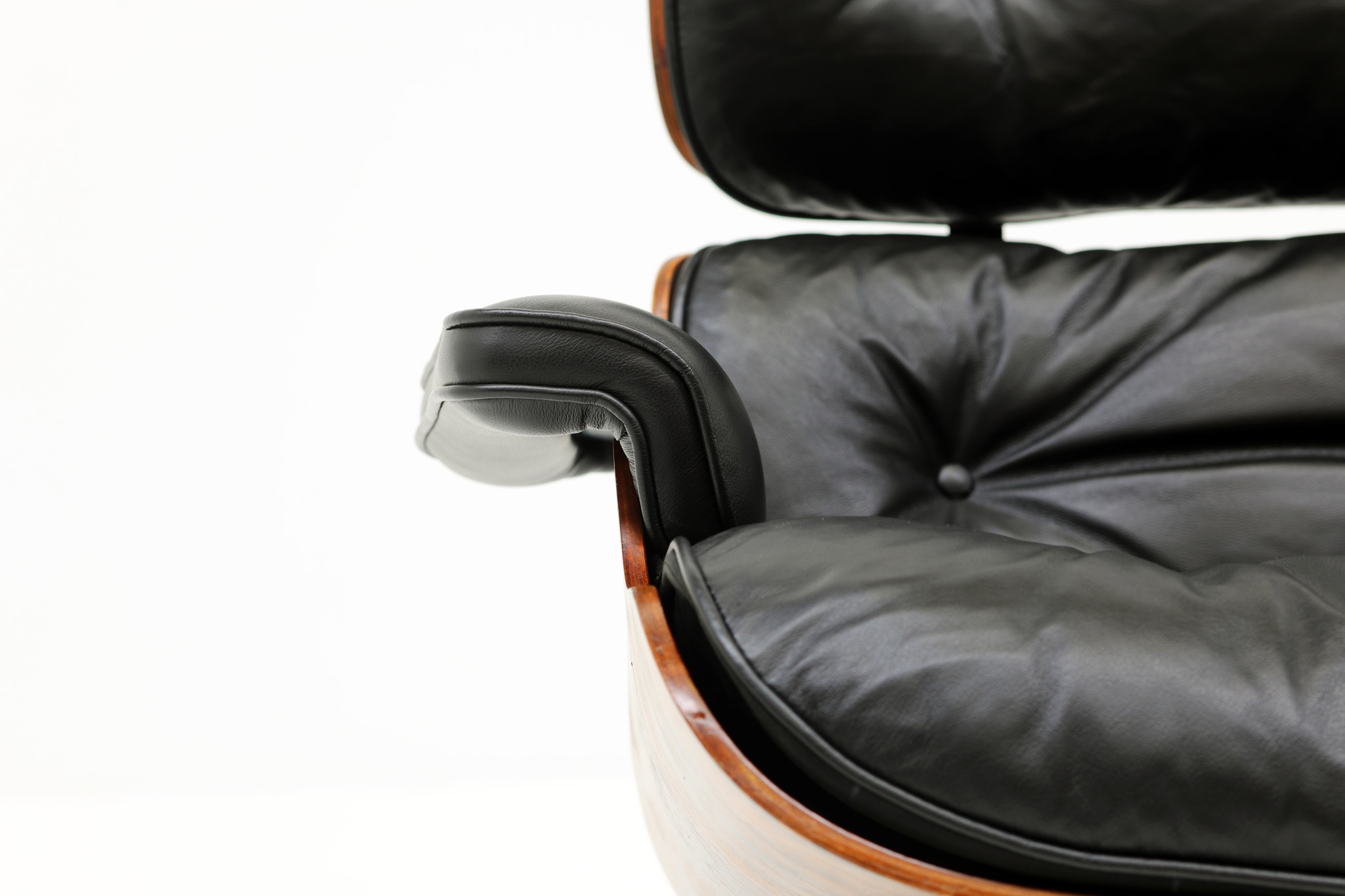 Vintage Eames Lounge Chair Rose-wood, 1960's