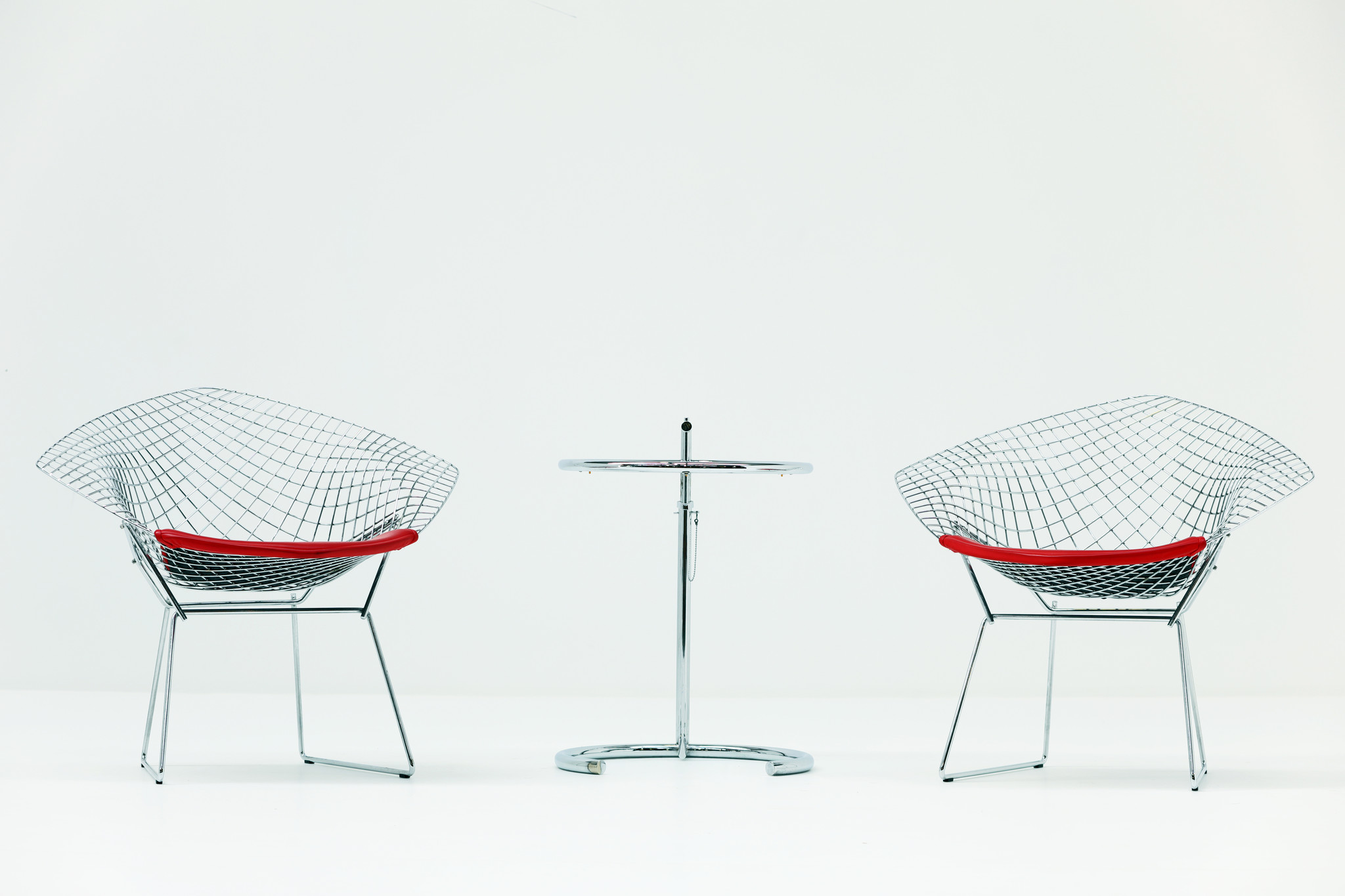 Diamond chairs door Harry Bertoia voor Knoll, 1952