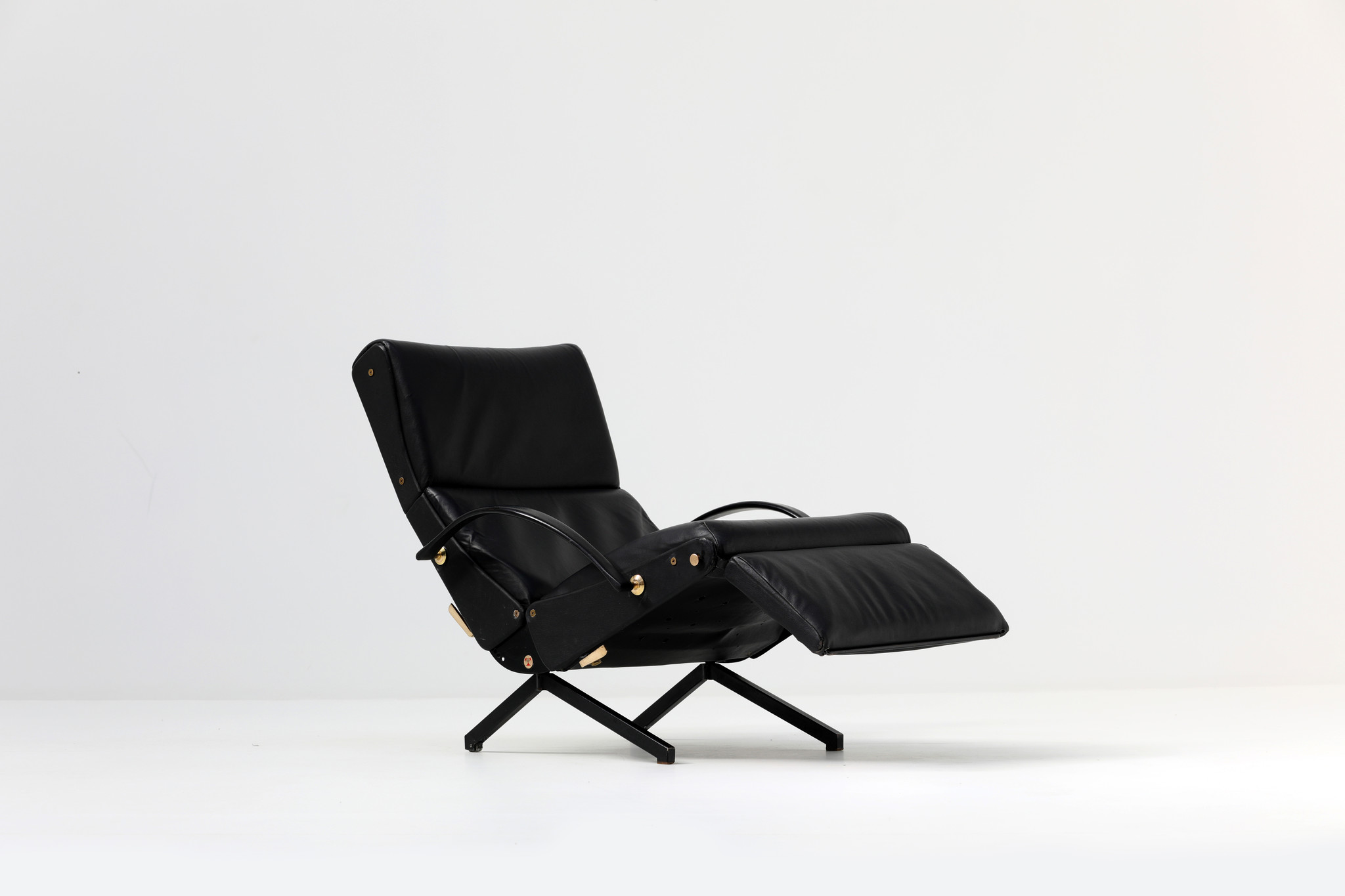 Fauteuil lounge P40, Osvaldo Borsani pour Tecno, 1955