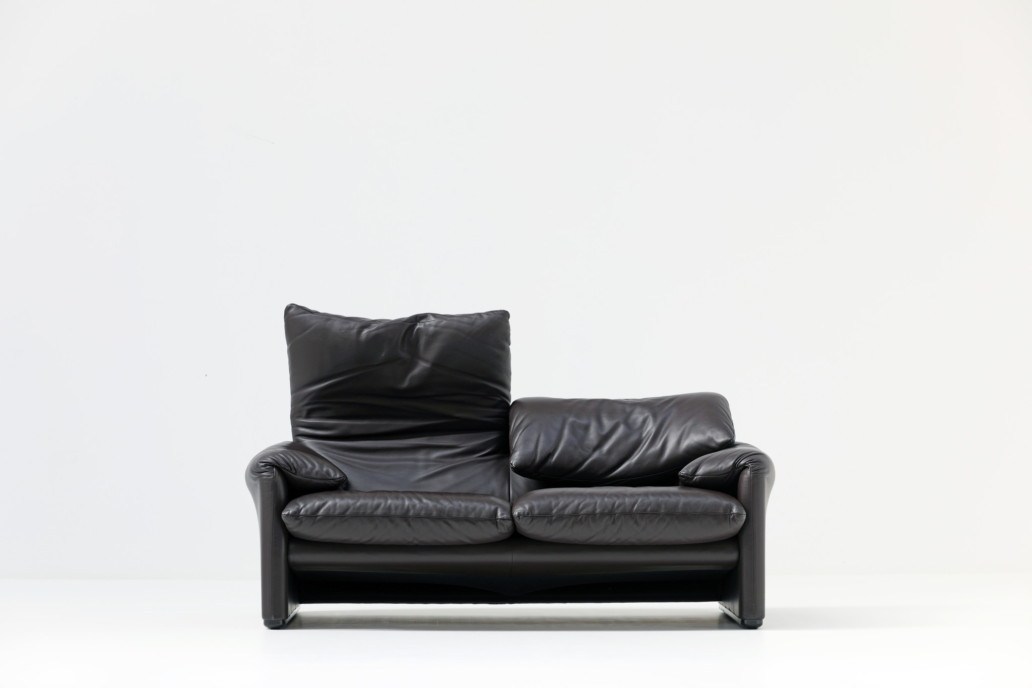 Maralunga sofa by Vico Magistretti for Cassina