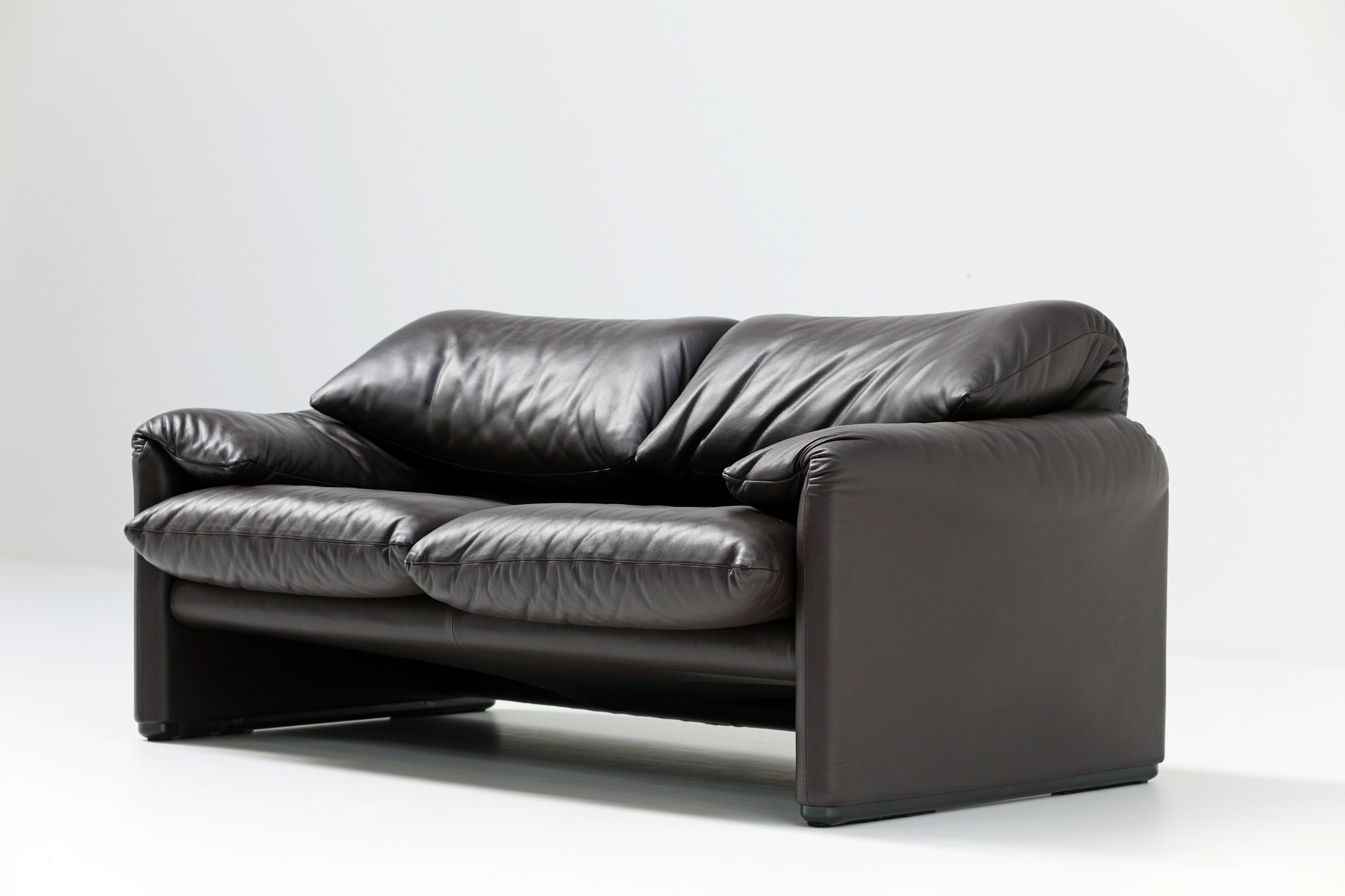 Maralunga sofa door Vico Magistretti voor Cassina