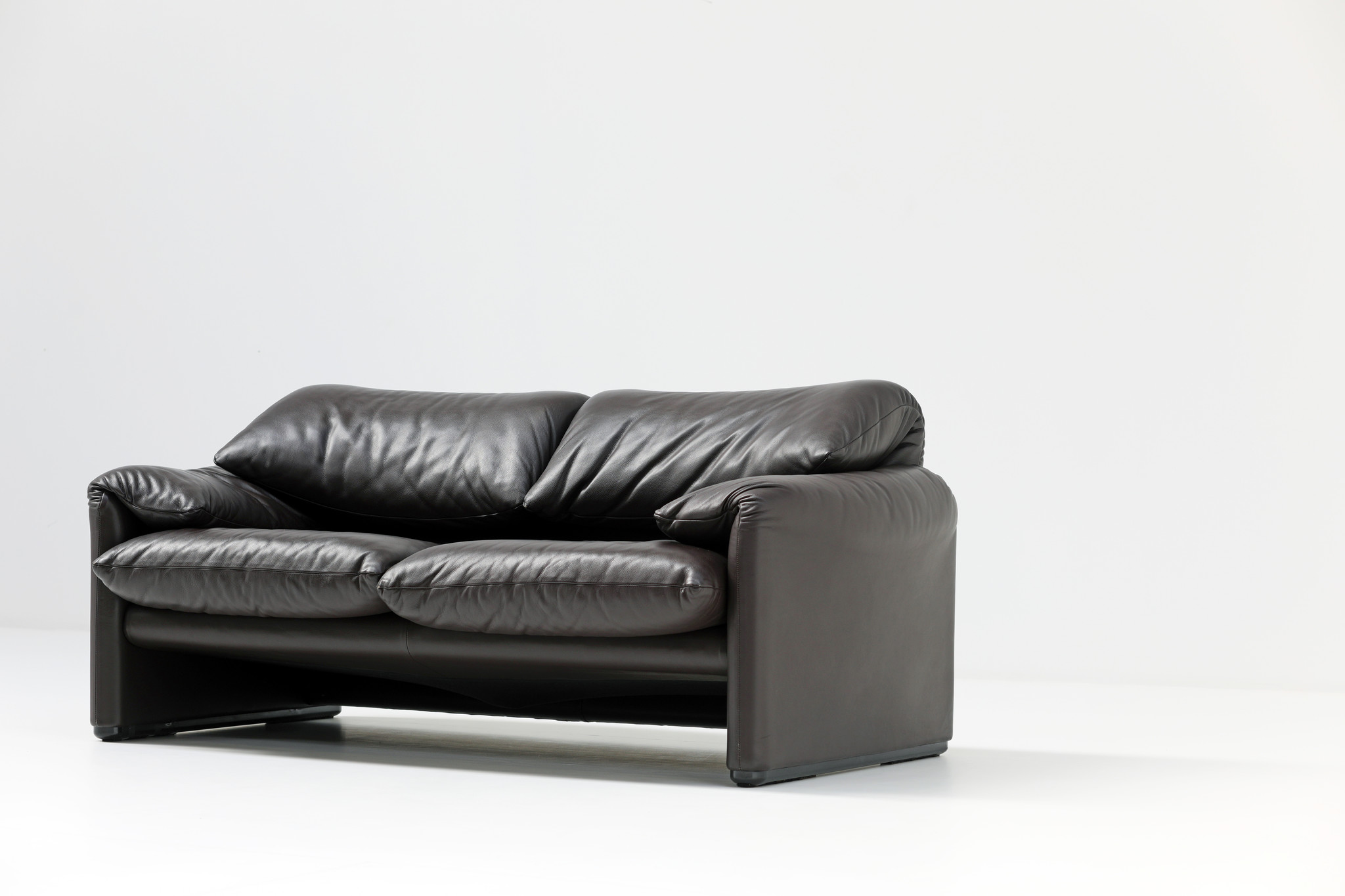 Maralunga sofa by Vico Magistretti for Cassina