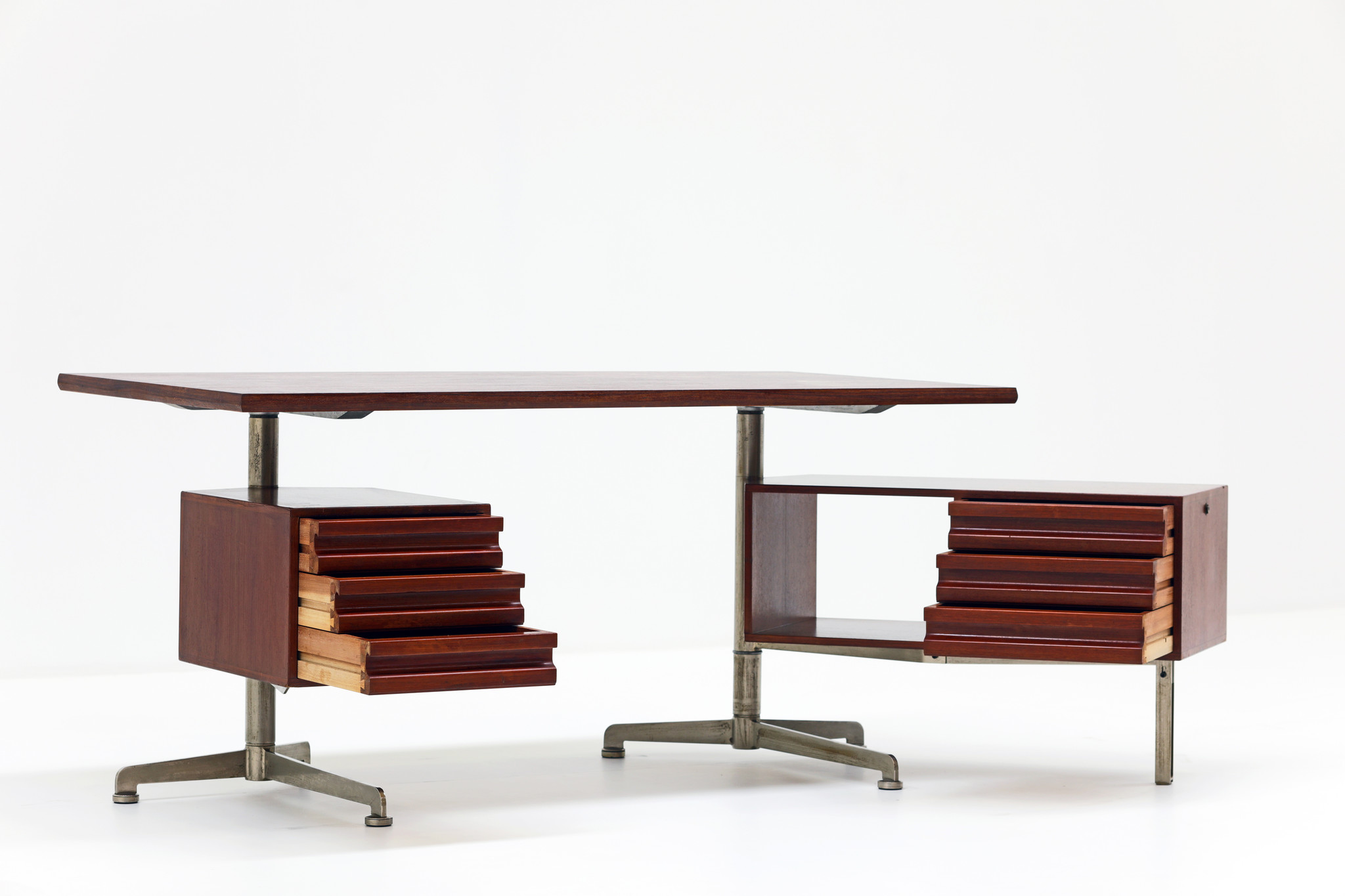 Vintage Osvaldo Borsani desk for Tecno 1956