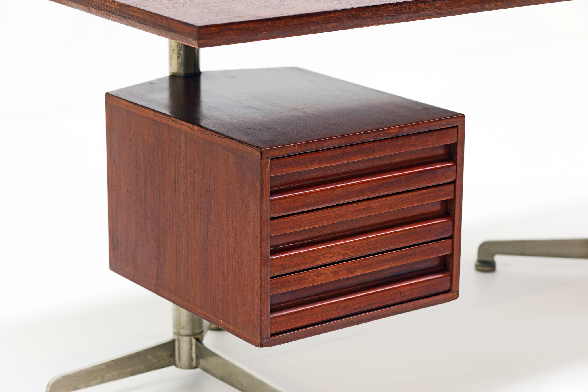 Vintage Osvaldo Borsani desk for Tecno 1956