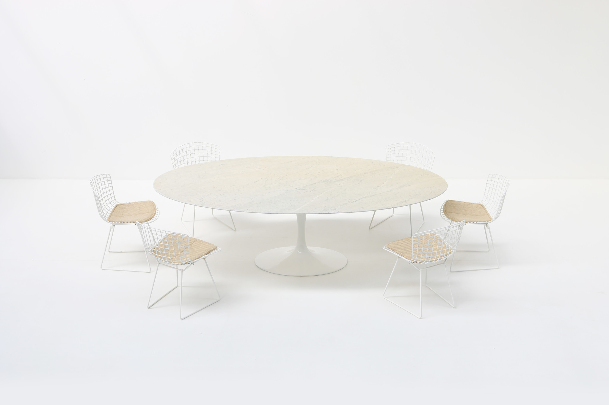 Authentic oval marble tulip table for Knoll produced by DeCoene Kortrijk