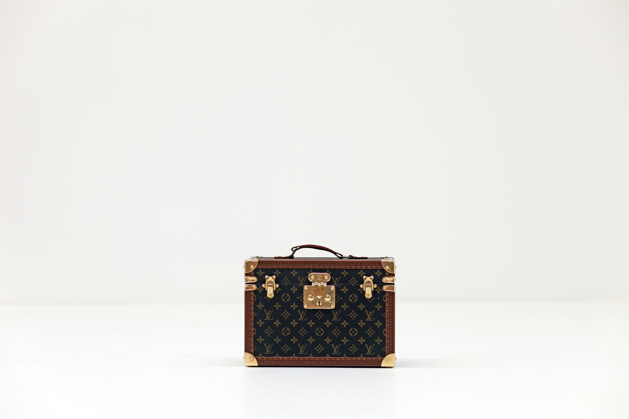 BEAUTYCASE LOUIS VUITTON MONOGRAM - THE HOUSE OF WAUW