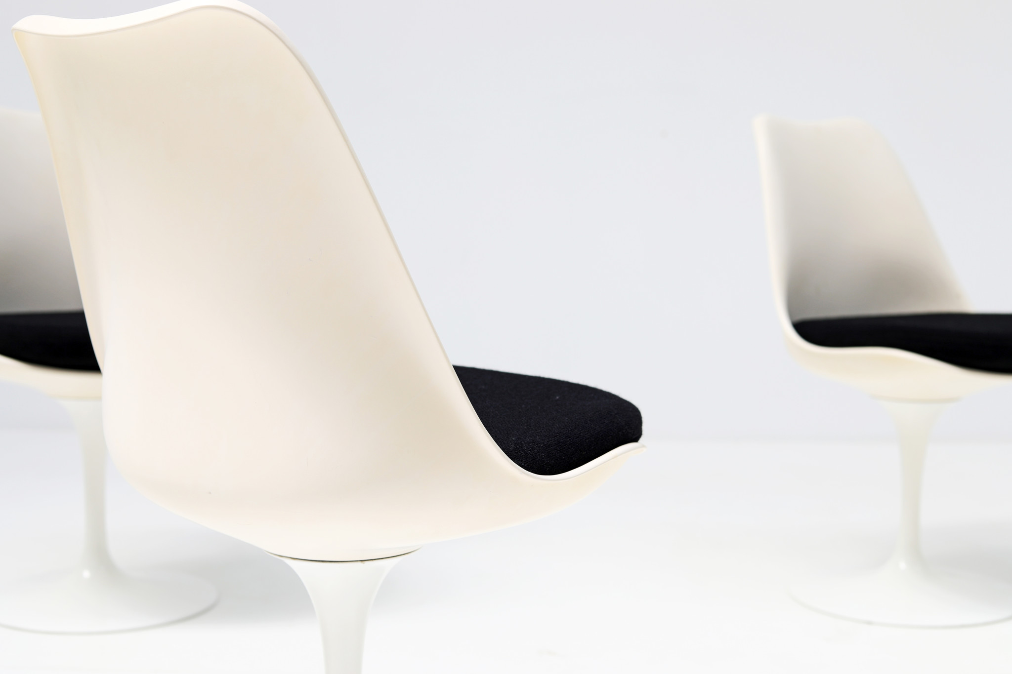 Set van 6 tulip stoelen door Eero Saarinen voor knoll international