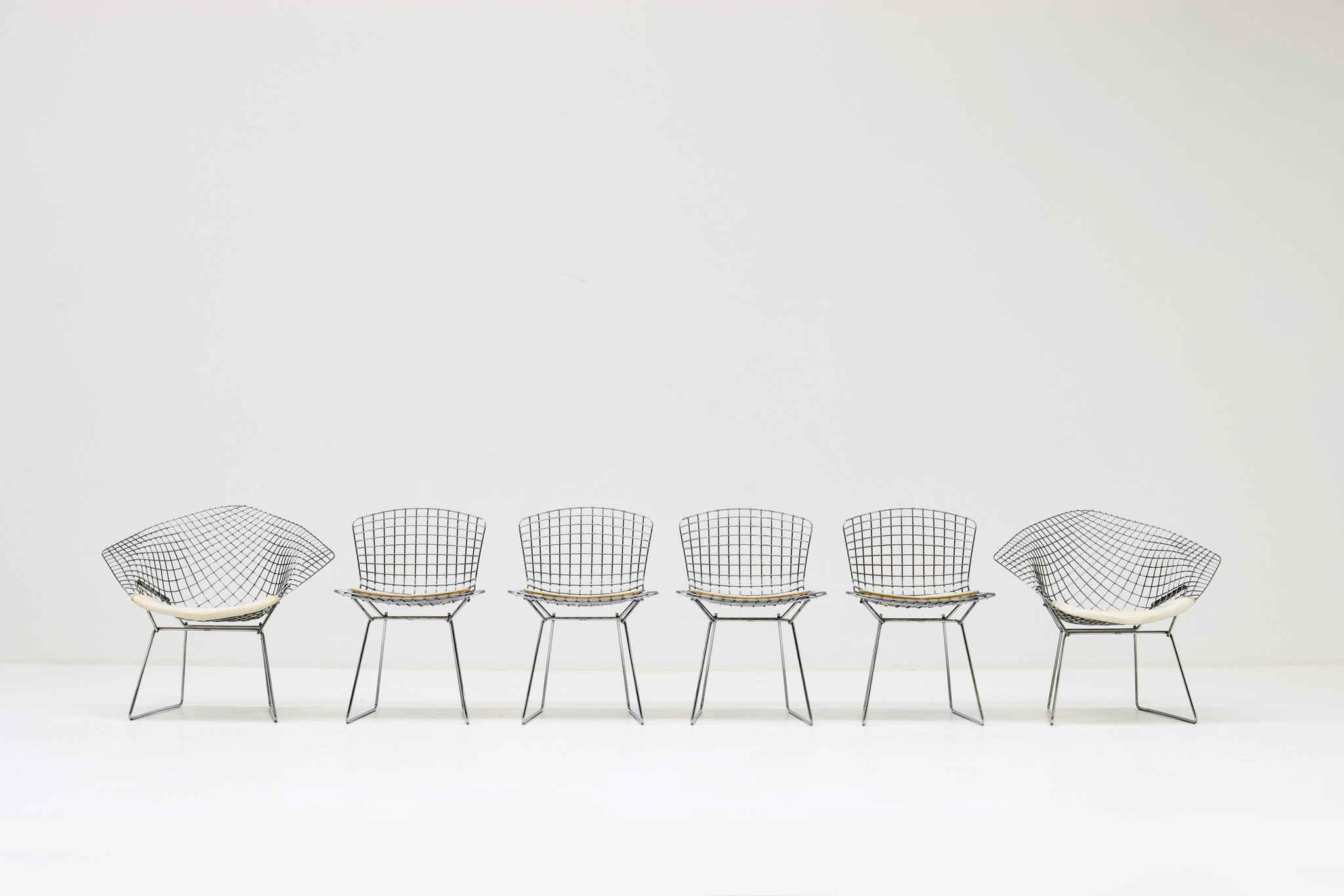 Ensemble de chaises latérales conçues par Harry Bertoia pour Knoll, années 1950