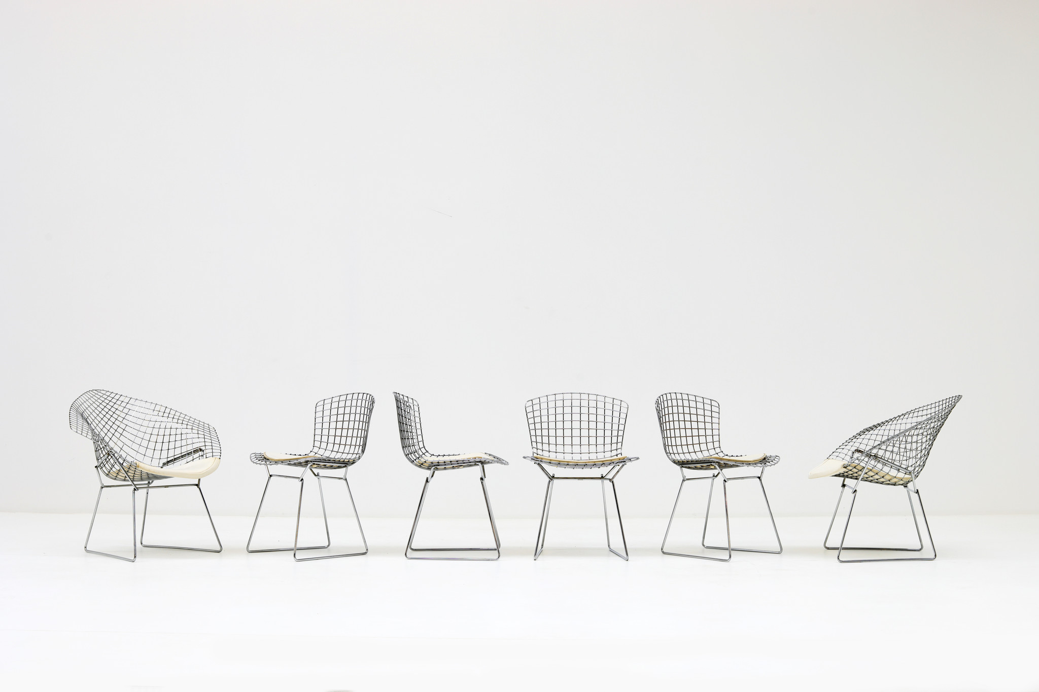 Ensemble de chaises latérales conçues par Harry Bertoia pour Knoll, années 1950