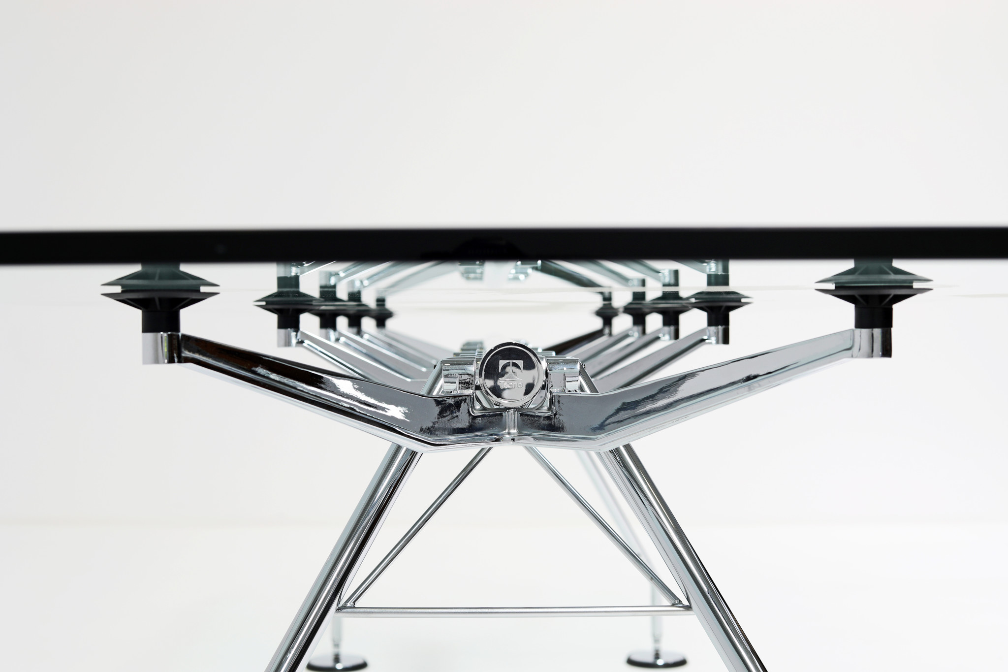 Table NOMOS par NORMAN FOSTER pour TECNO, 1980'S