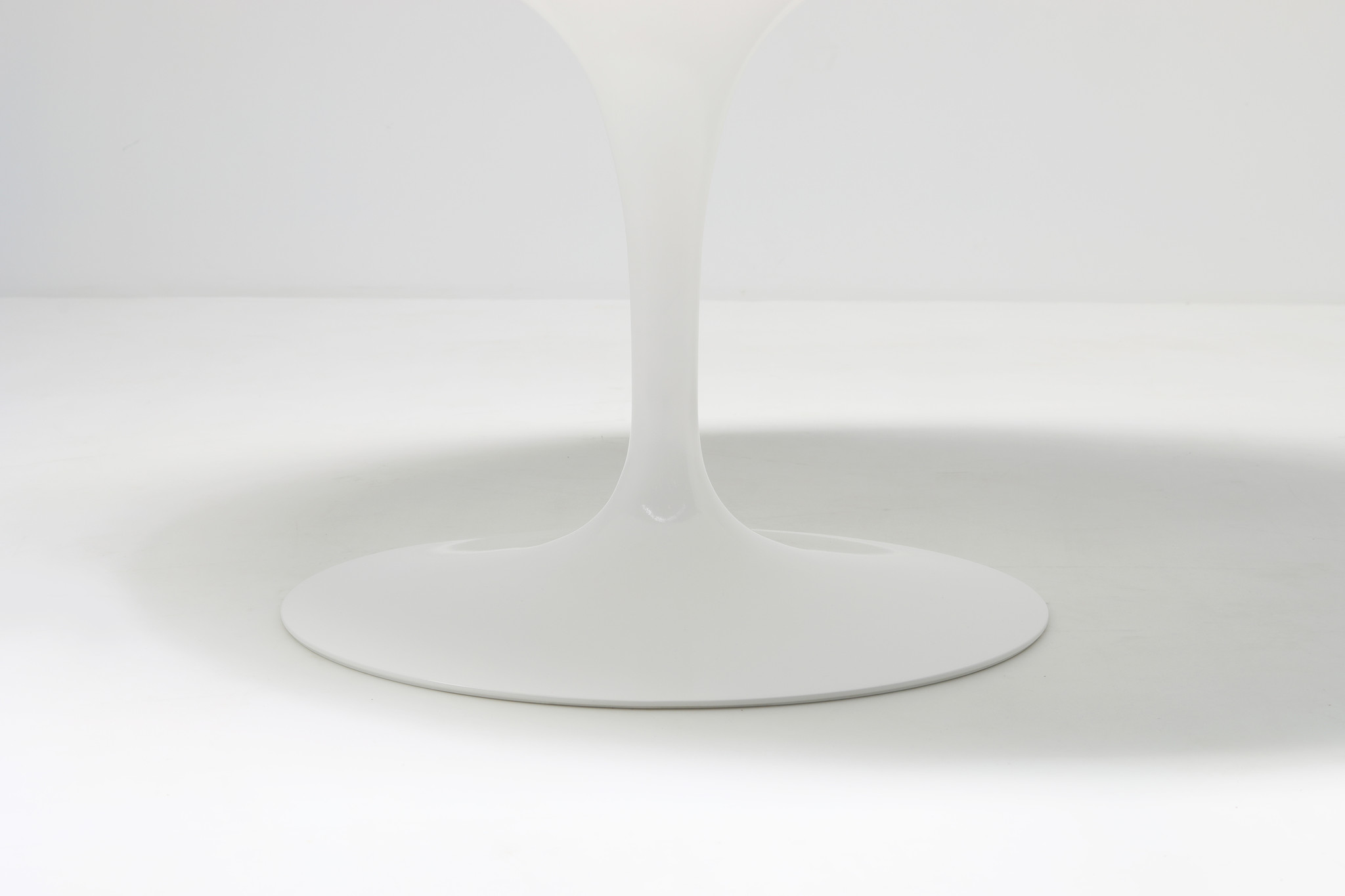 Eero Saarinen oval tulip dining table for Knoll