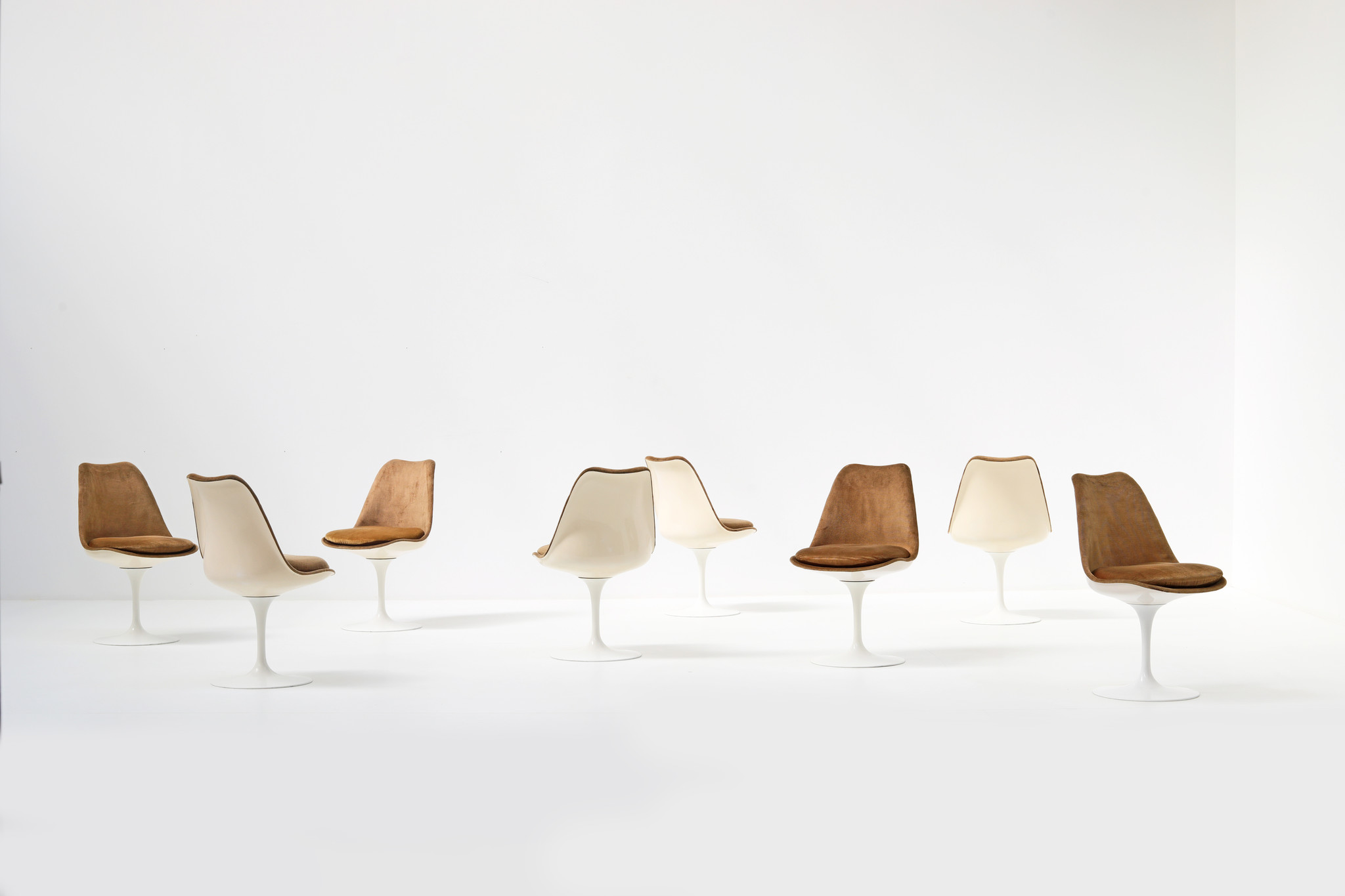 Tulip stoelen door Eero Saarinen voor Knoll International