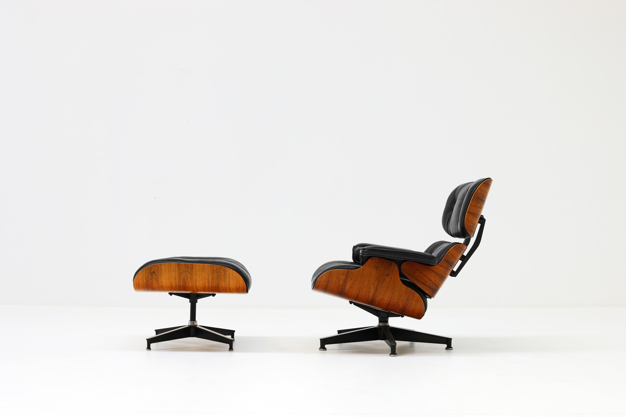 Vintage Eames Lounge  Chair Rose-wood voor Herman Miller, 1980's