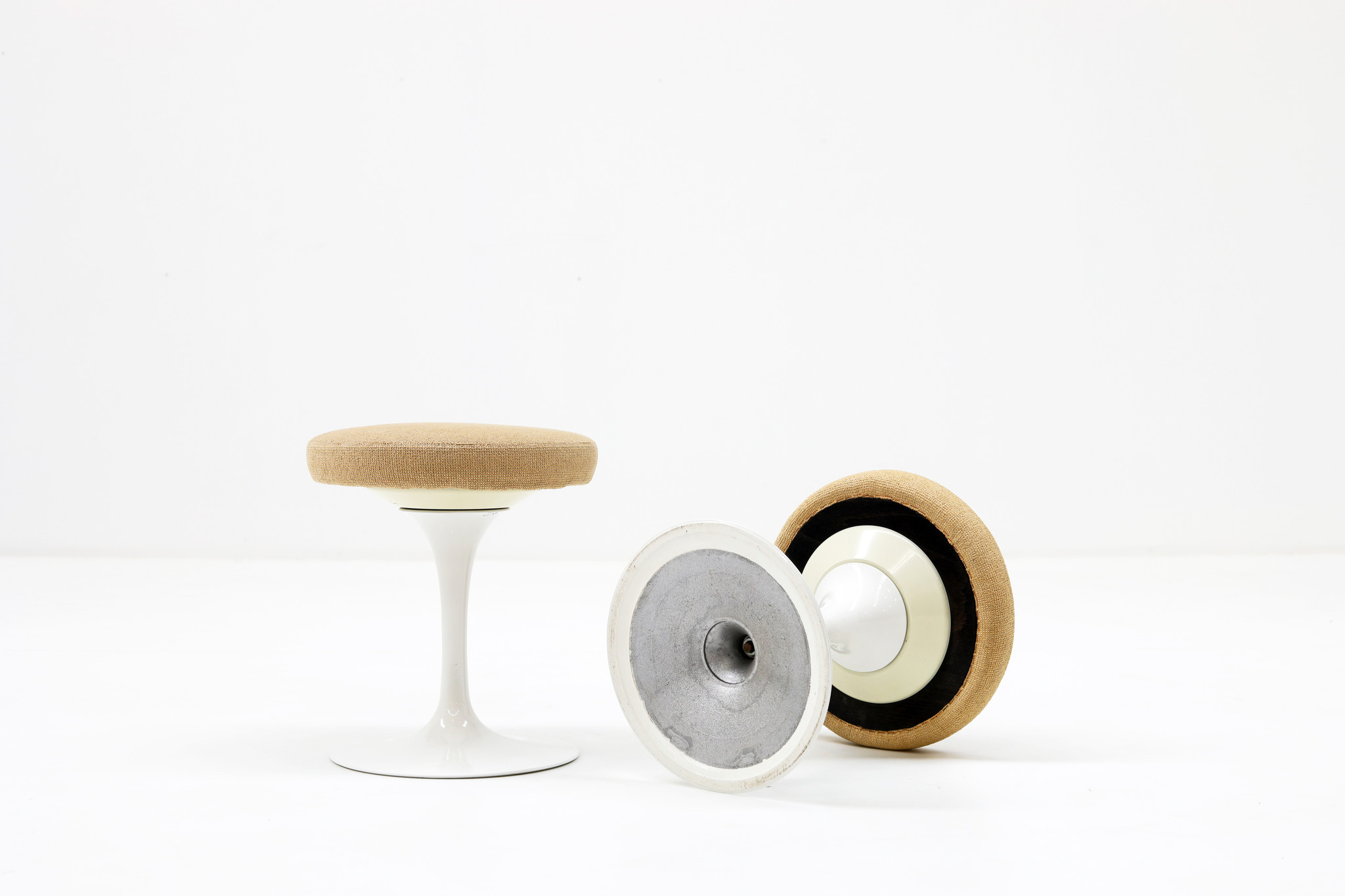 2 TULIP STOOLS BY EERO SAARINEN FOR KNOLL INTERNATIONAL