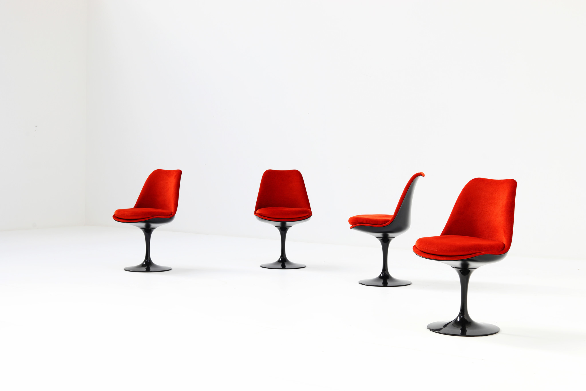 Chaises Tulip par Eero Saarinen pour Knoll International