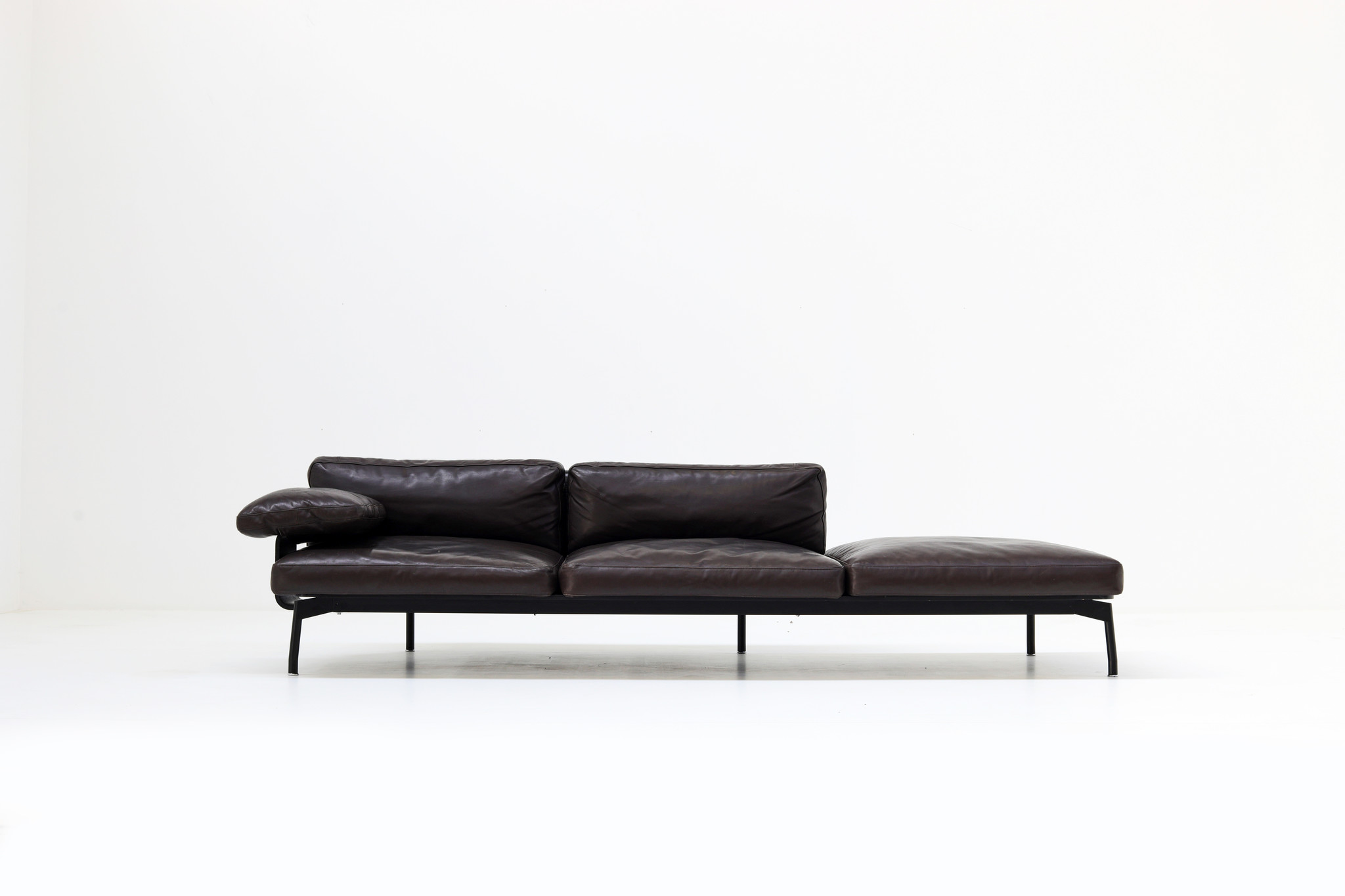 288 Sled sofa van Rodolfo Dordoni  voor Cassina