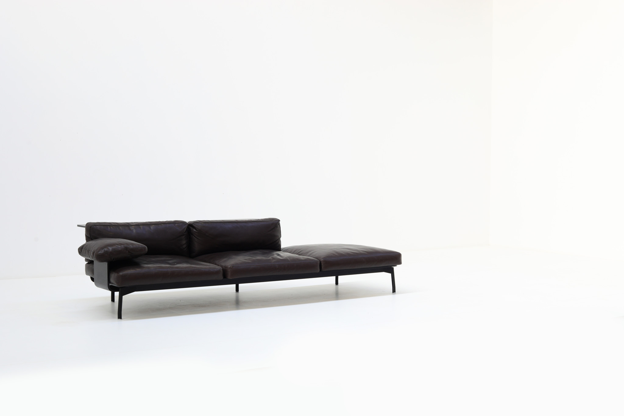 288 Sled sofa van Rodolfo Dordoni  voor Cassina