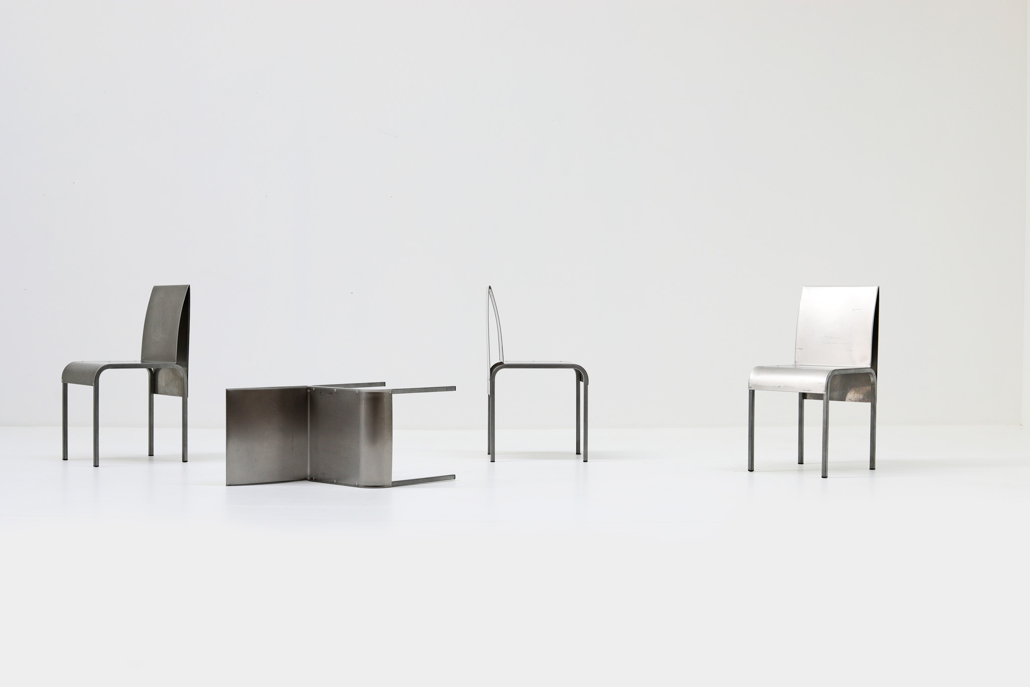 Ensemble de 4 chaises de salle à manger modernes en aluminium, années 1980