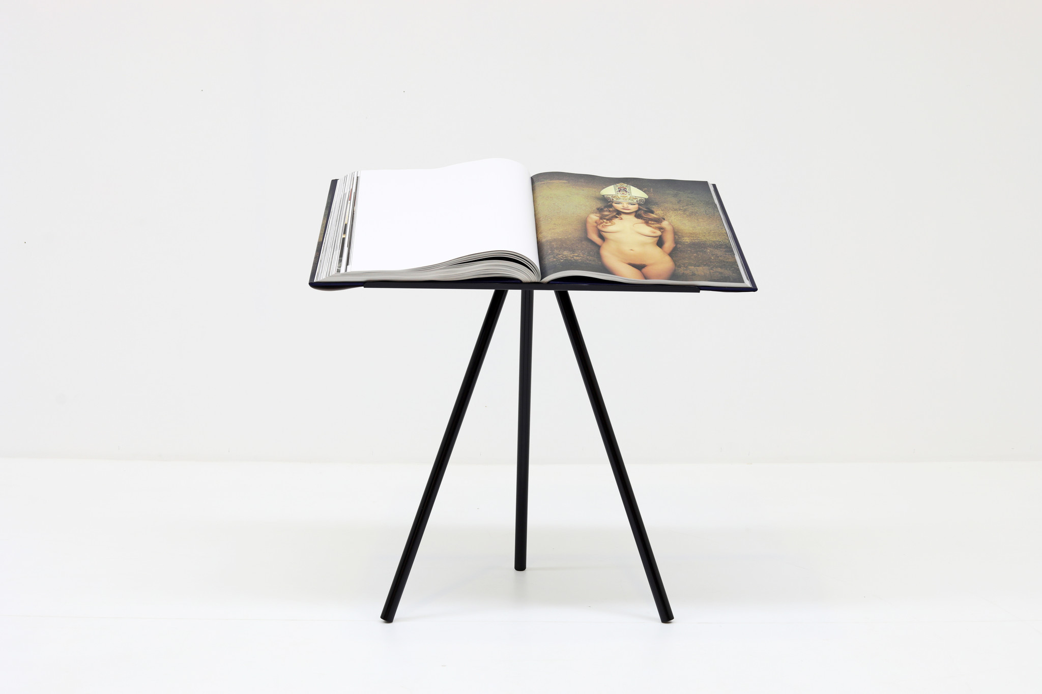 Marc Newson, tripod book stand