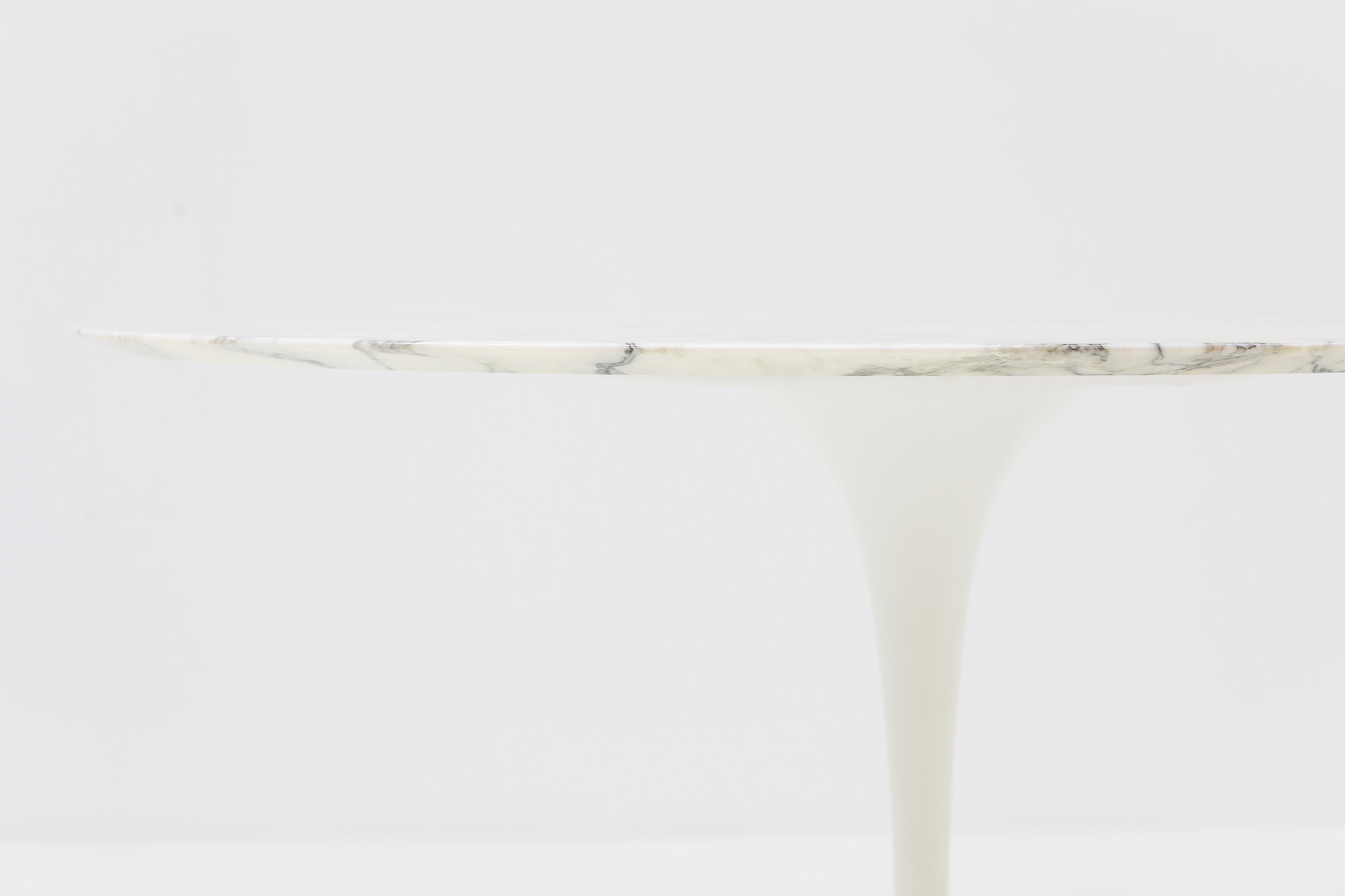 Knoll marble Tulip table designed by Eero Saarinen