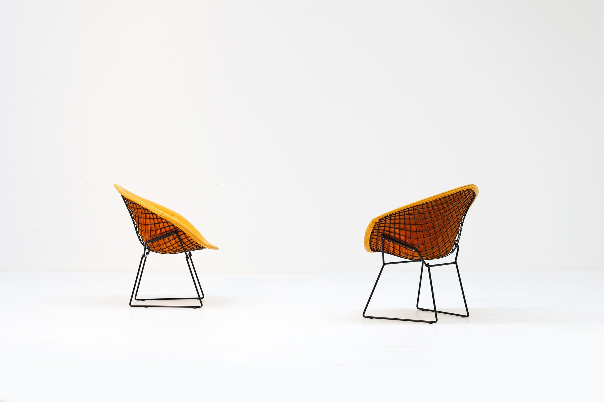 Diamond chairs door Harry Bertoia voor Knoll, 1952