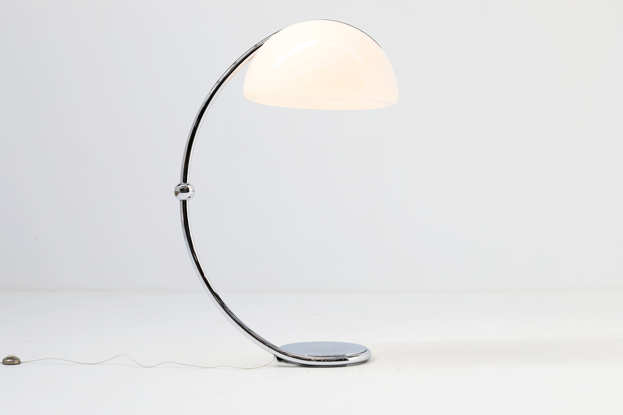 Lampadaire italien Serpente par Elio Martinelli, 1965