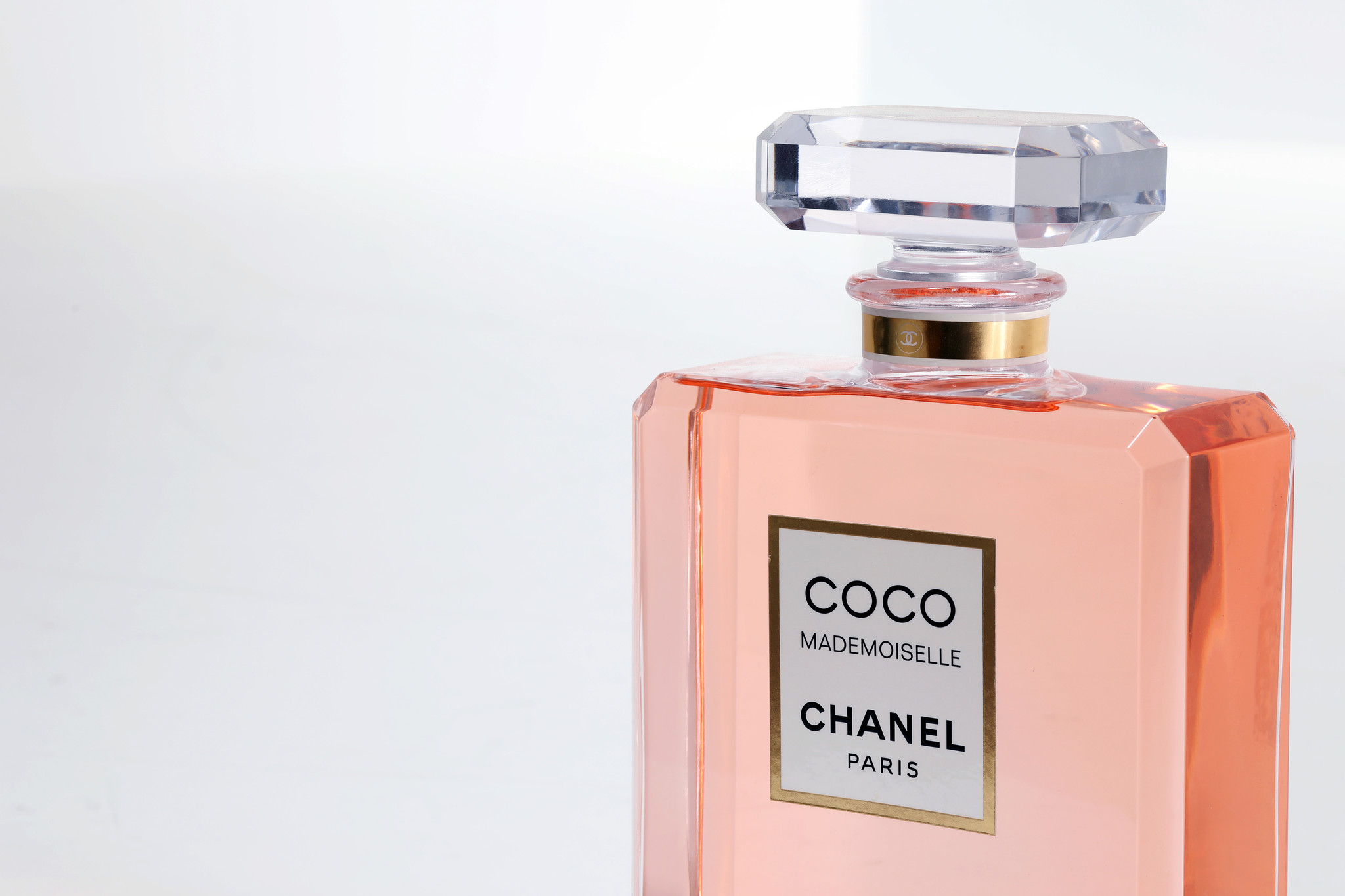 Coco Chanel Mademoiselle XXL factice - THE HOUSE OF WAUW