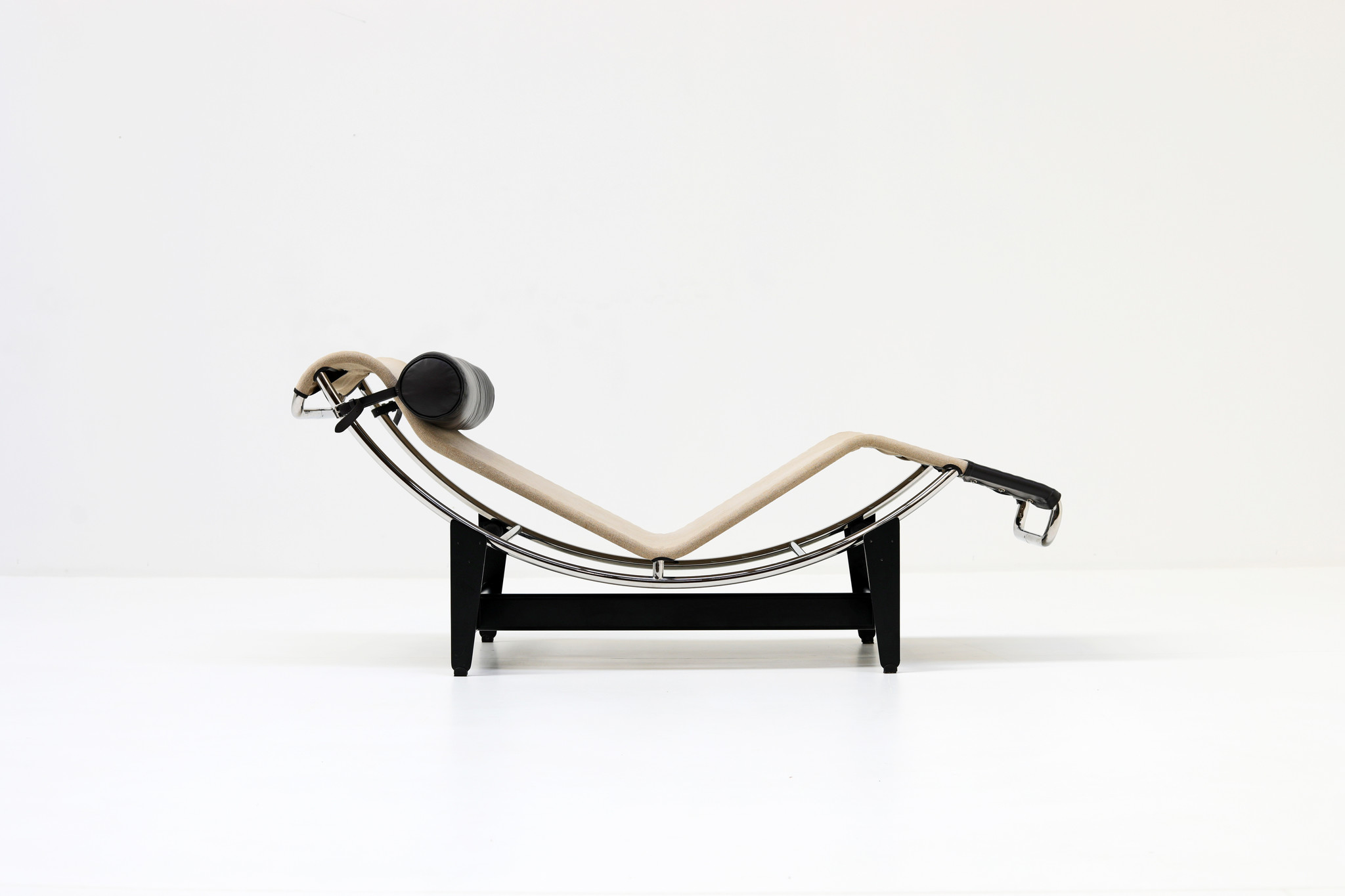 Canvas Chaise Longue designed by Le Corbusier lc4 for Cassina