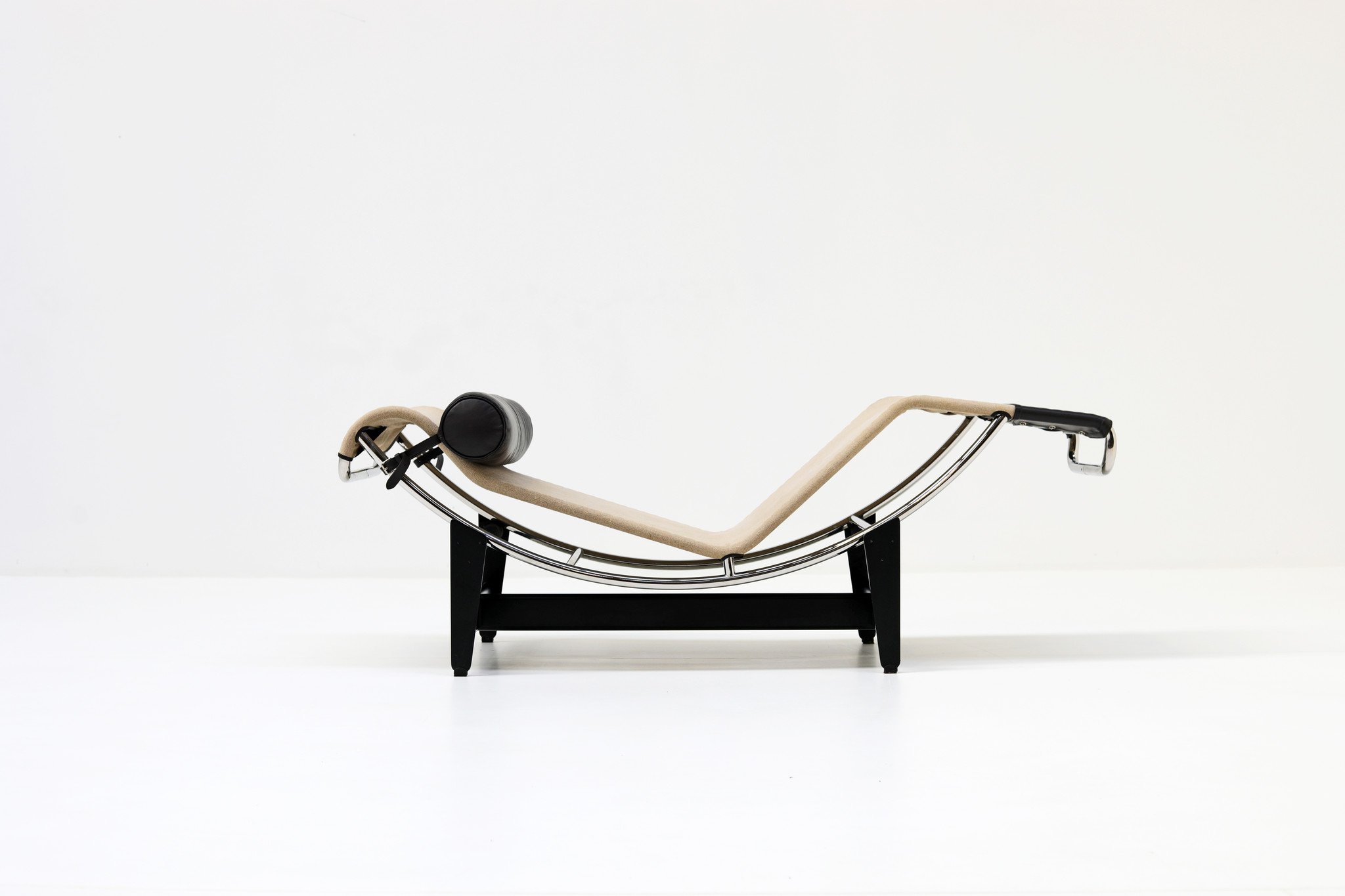 Canvas Chaise Longue designed by Le Corbusier lc4 for Cassina