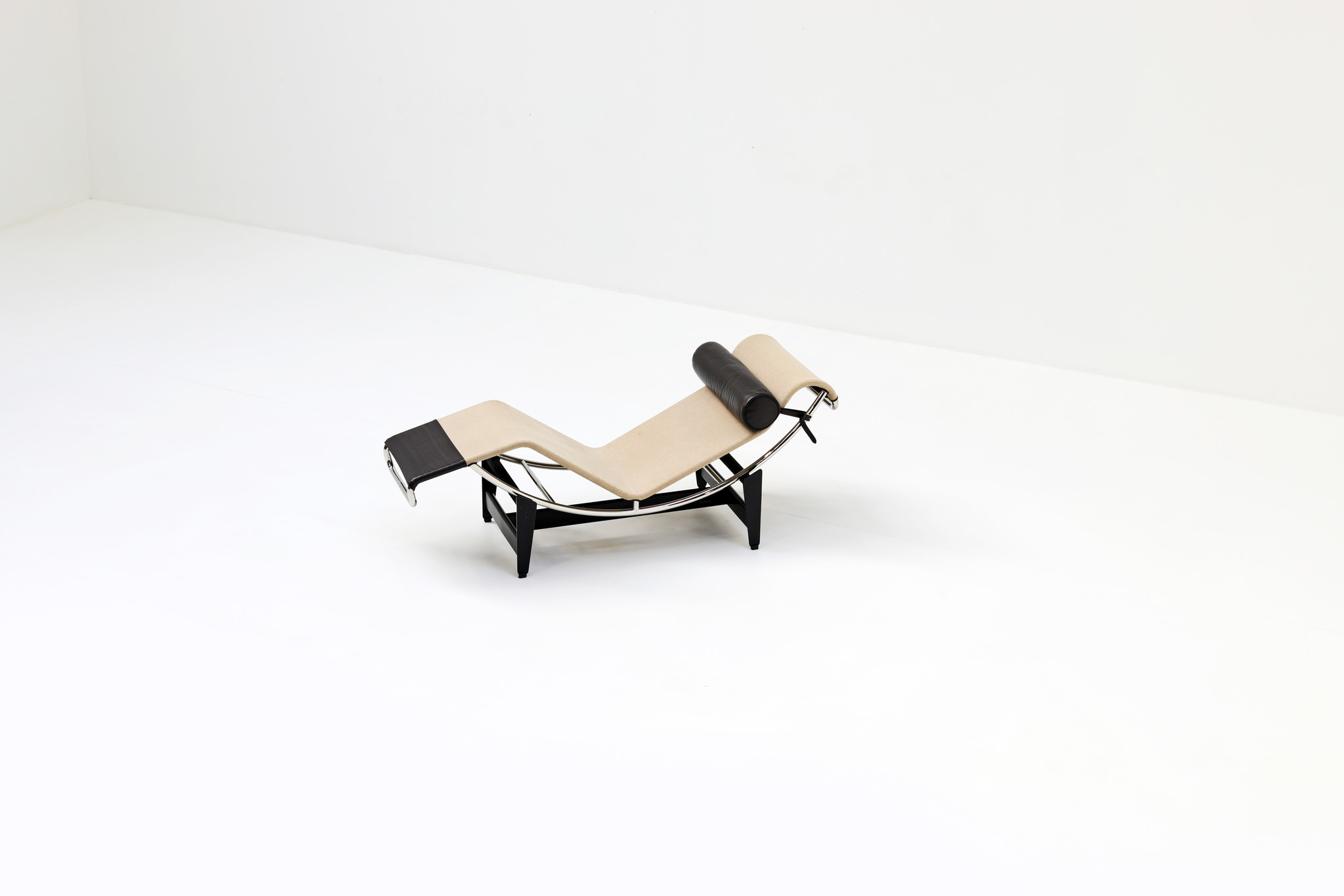 Canvas Chaise Longue designed by Le Corbusier lc4 for Cassina