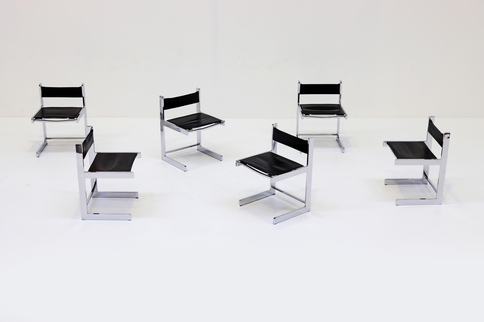 Chaises brutalistes belges, 1976