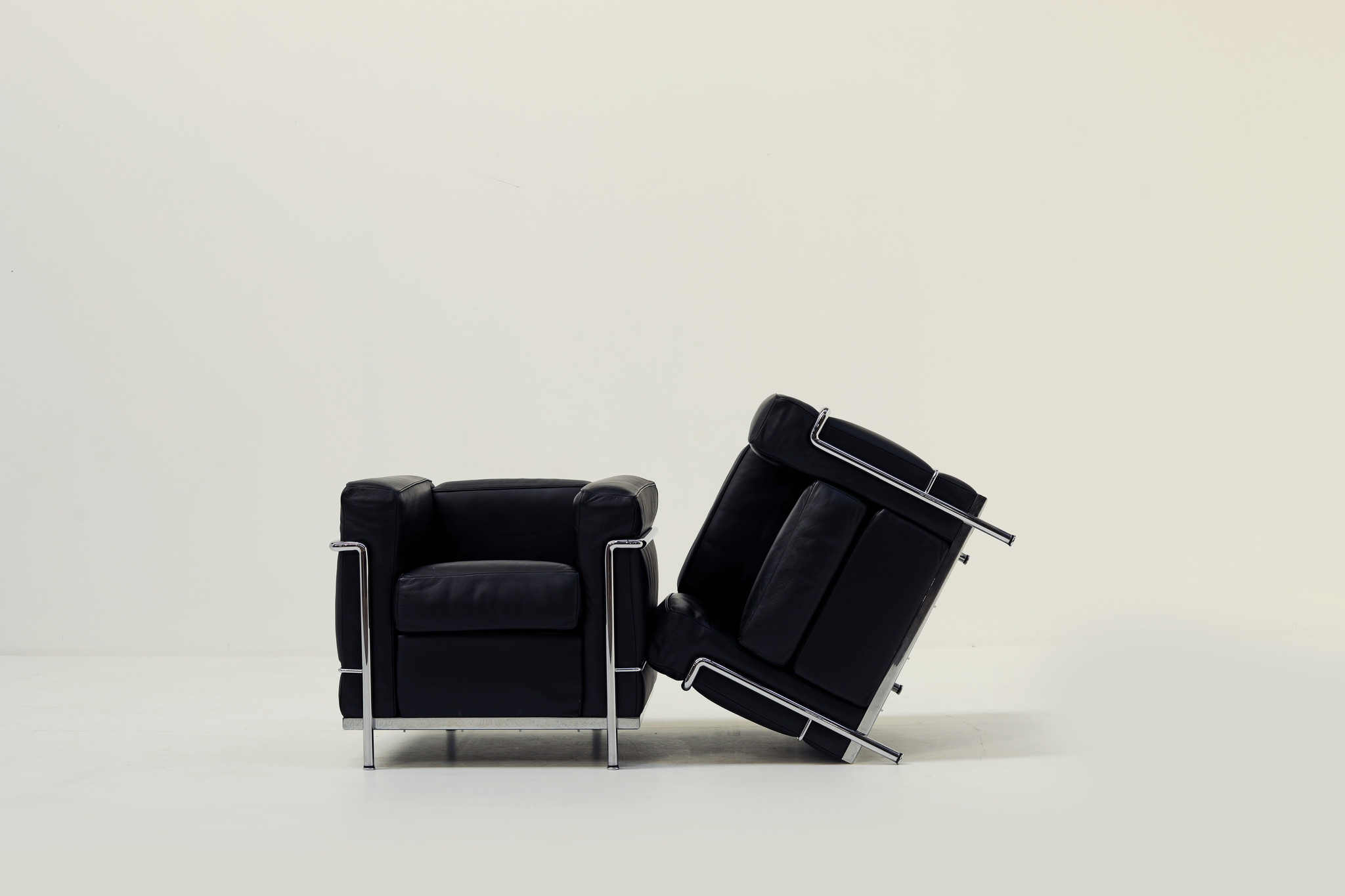 Couple Le Corbusier LC2 1 place pour Cassina