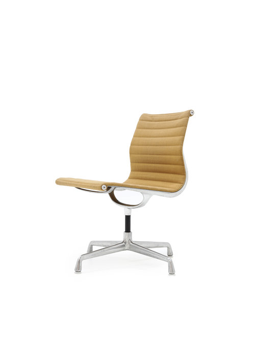 Charles Eames chair EA105