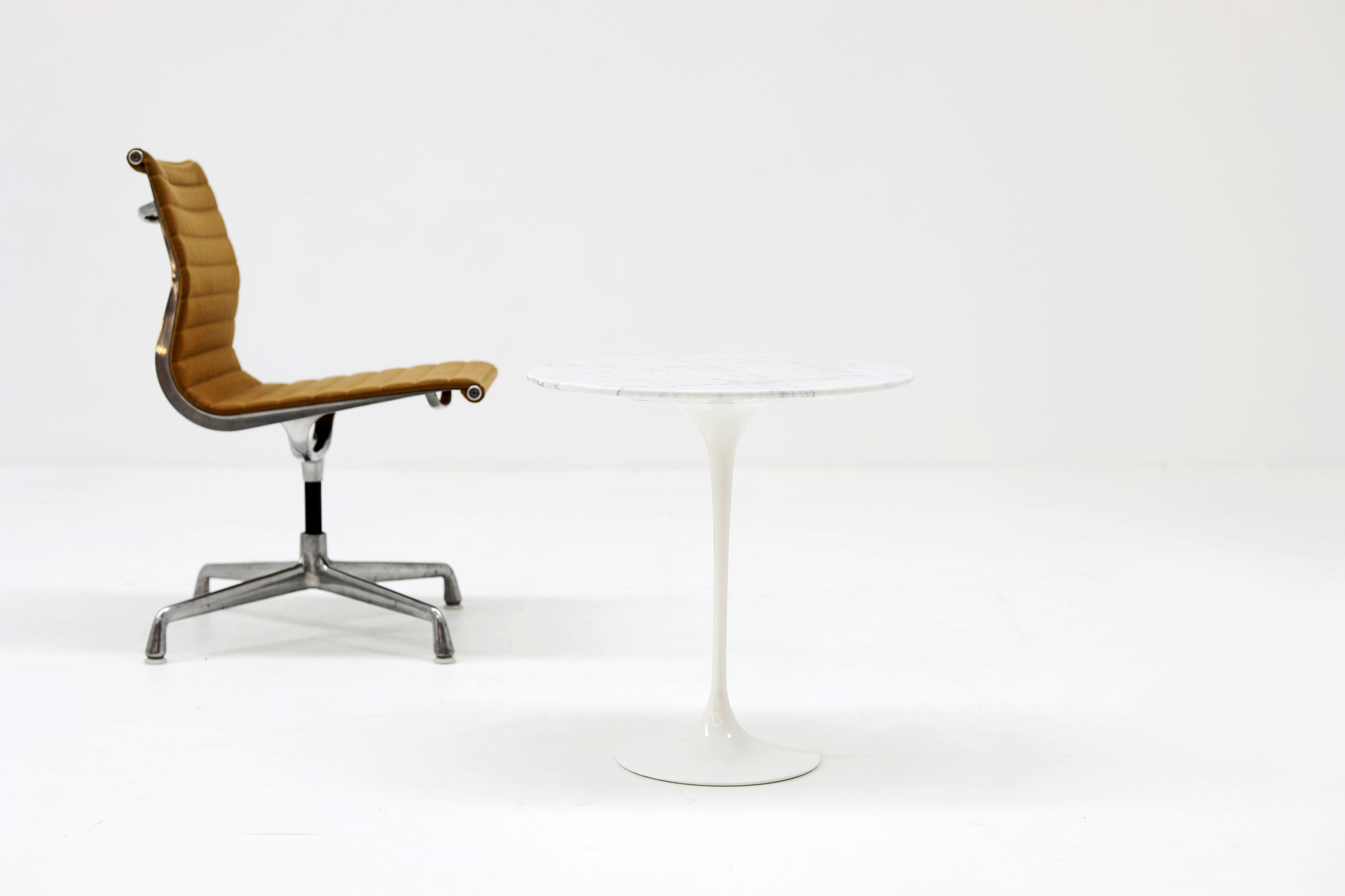 Knoll side table designed by Eero Saarinen, 1950's