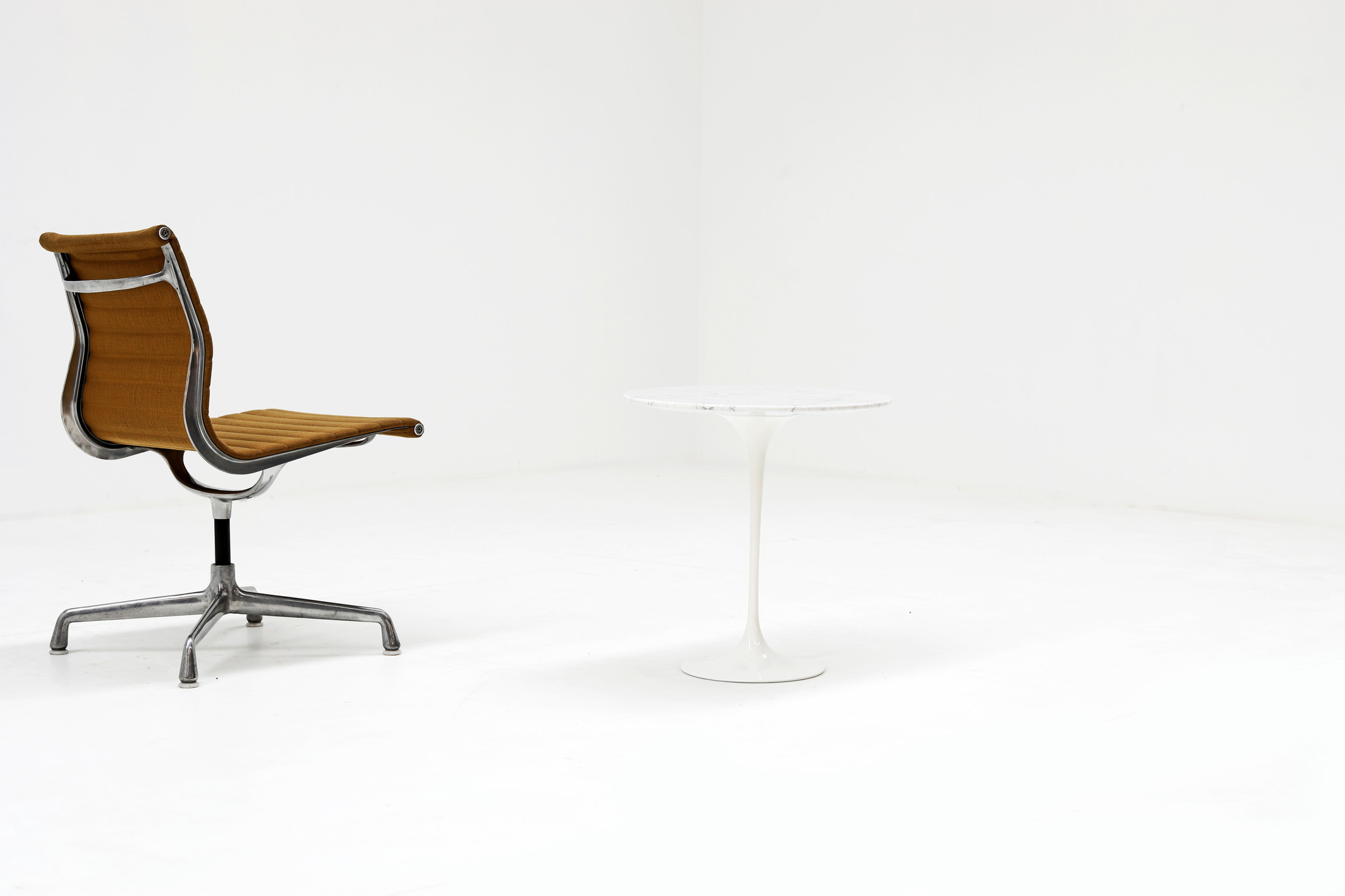 Knoll side table designed by Eero Saarinen, 1950's